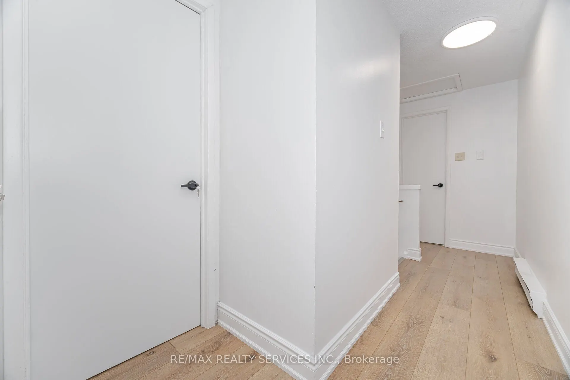 20 Greenhills Square