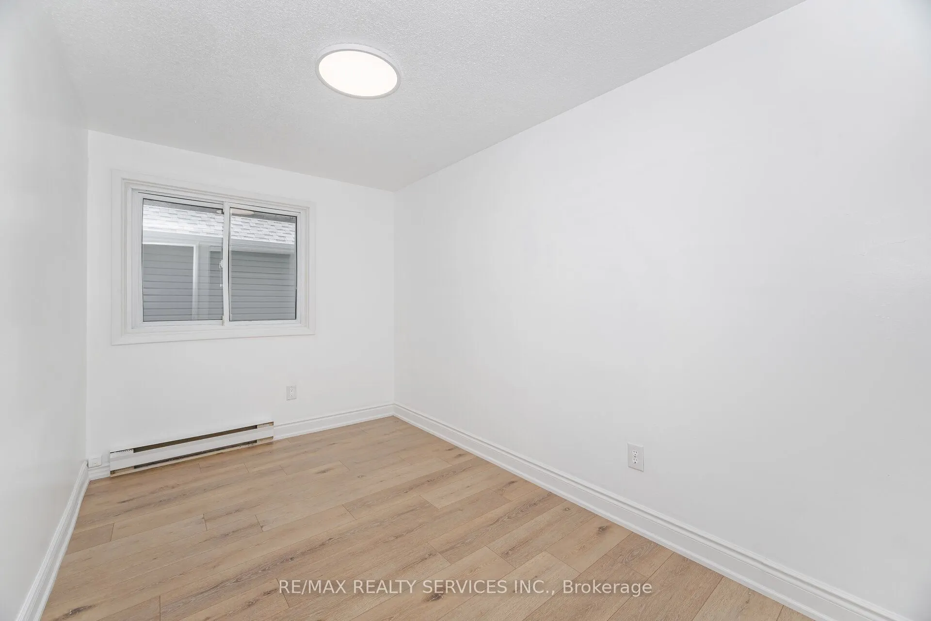 20 Greenhills Square