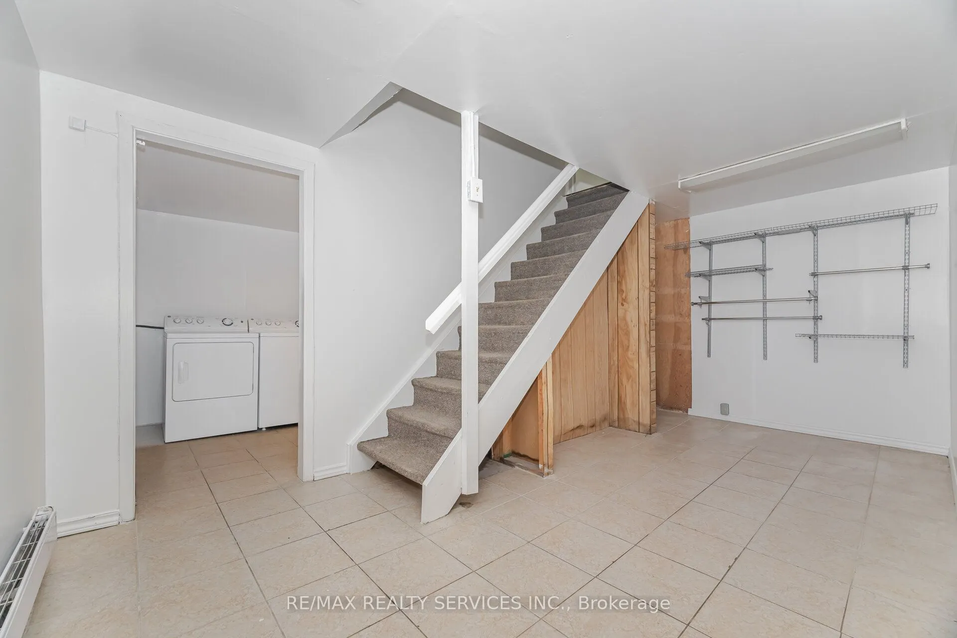 20 Greenhills Square