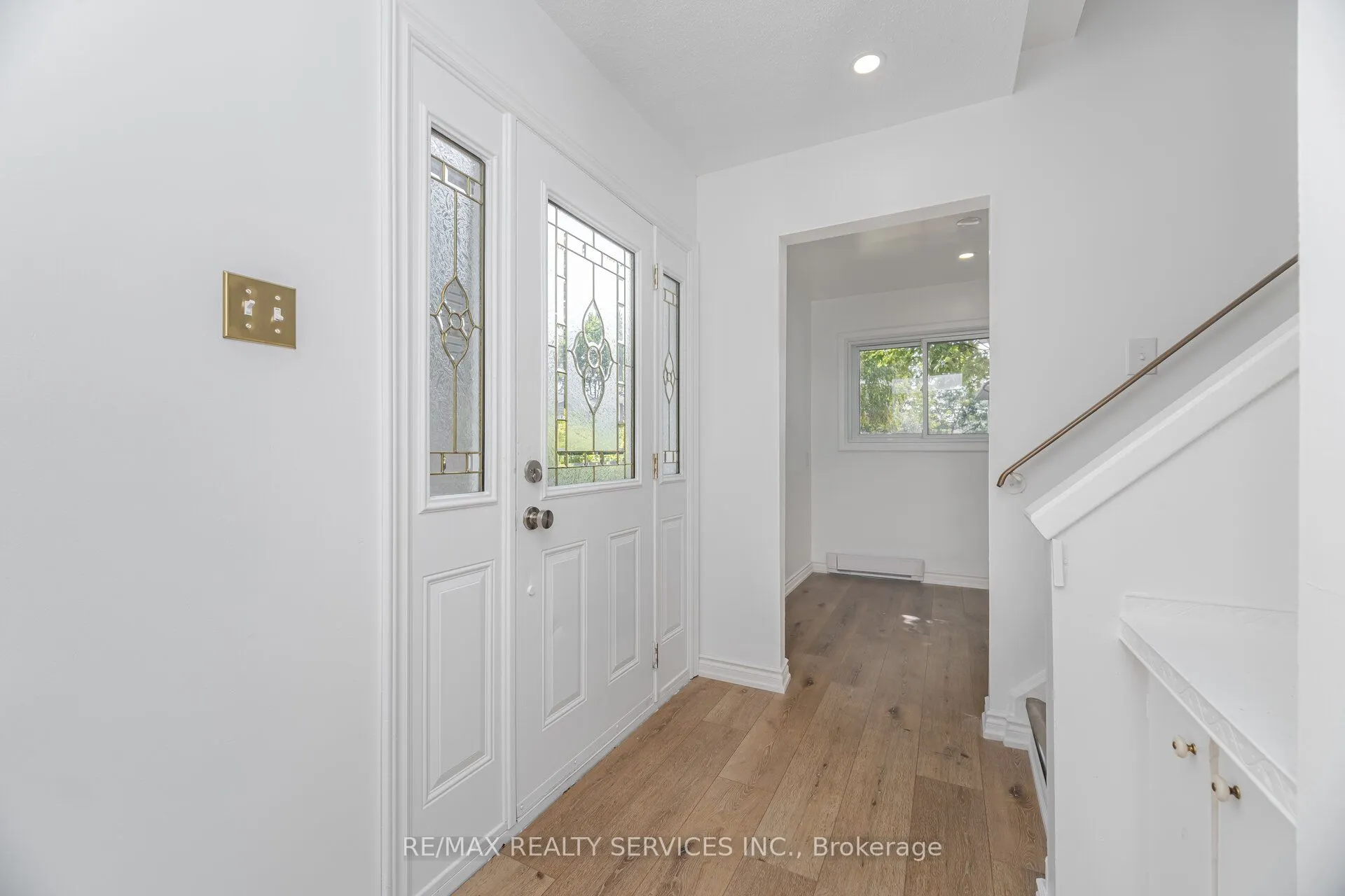 20 Greenhills Square