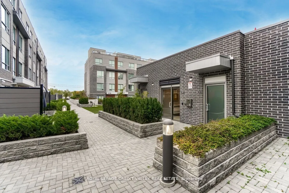 670 Atwater Avenue, #09