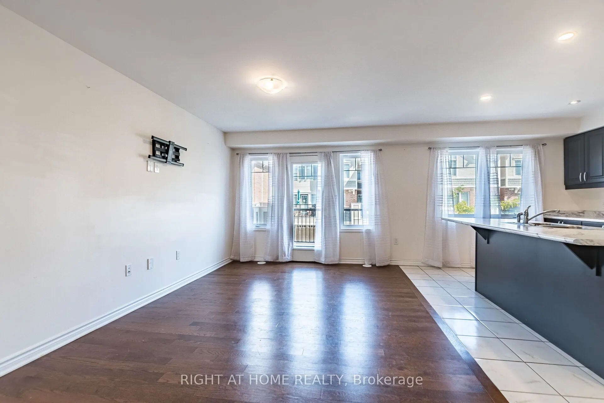 1000 Asleton Boulevard, #98