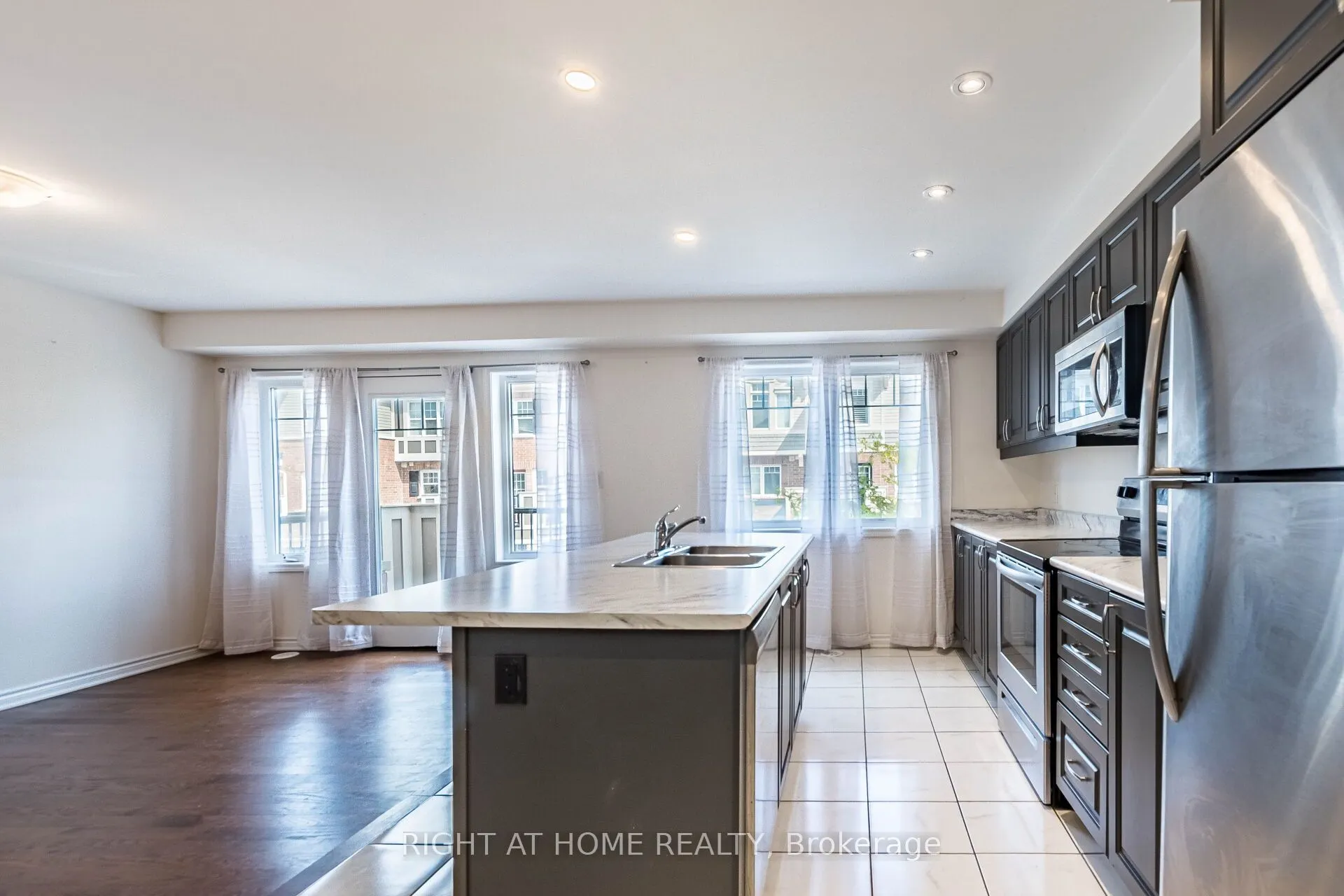 1000 Asleton Boulevard, #98