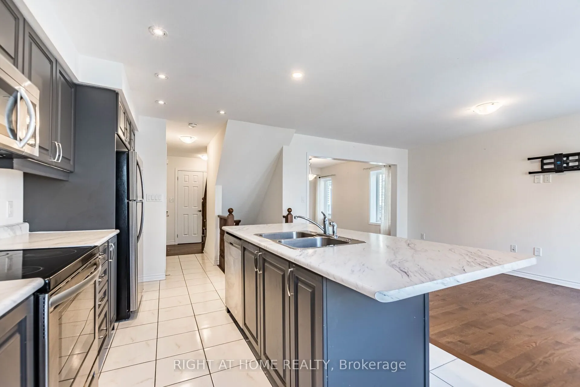 1000 Asleton Boulevard, #98