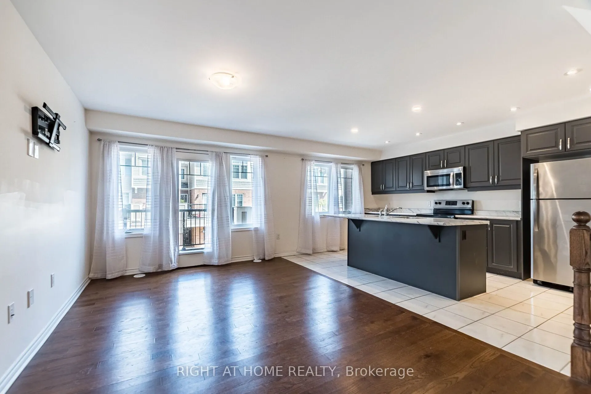 1000 Asleton Boulevard, #98