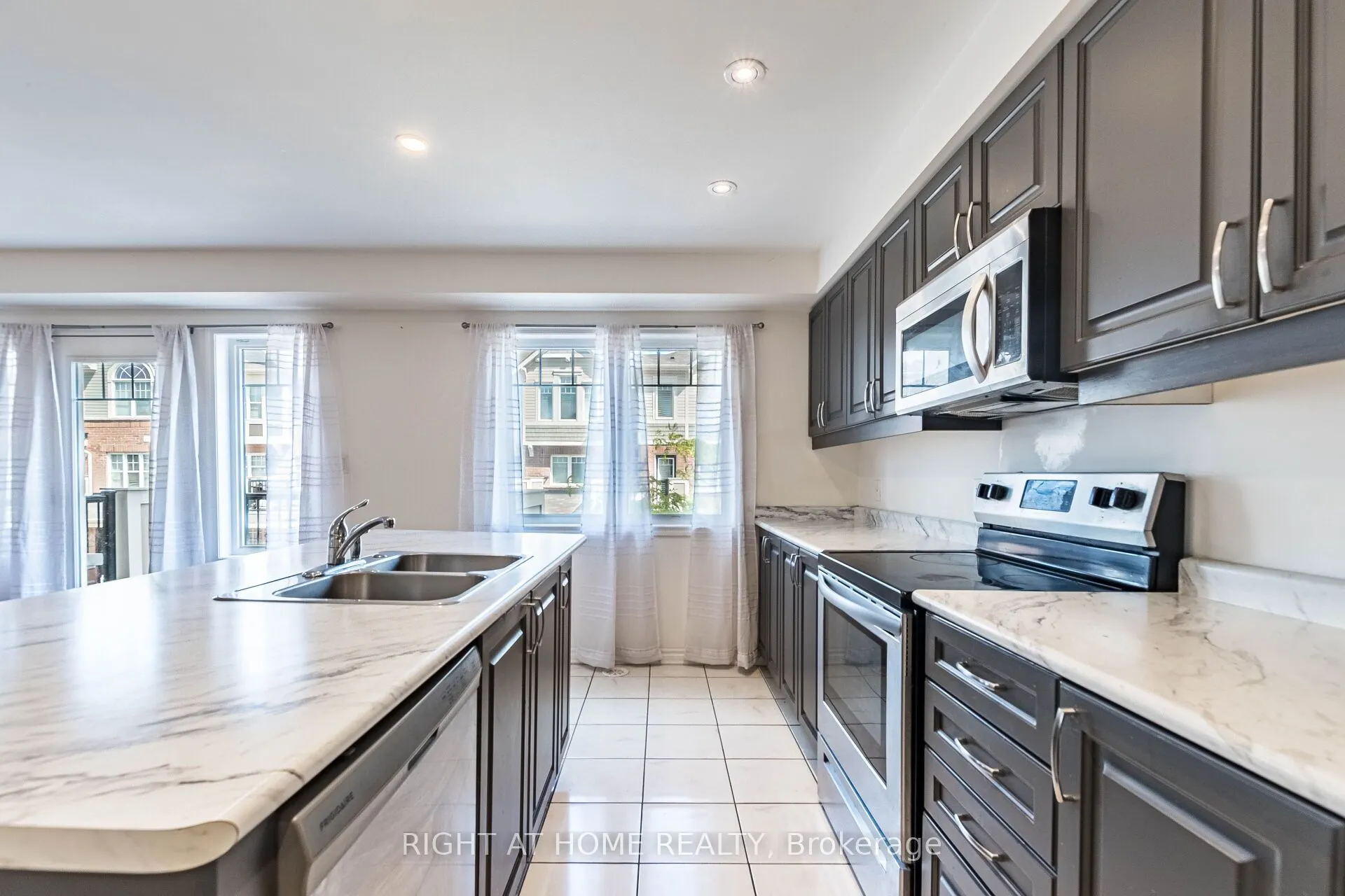 1000 Asleton Boulevard, #98