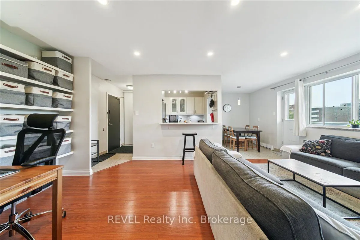 1660 Bloor Street E, #615