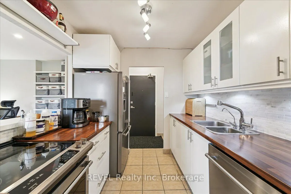 1660 Bloor Street E, #615