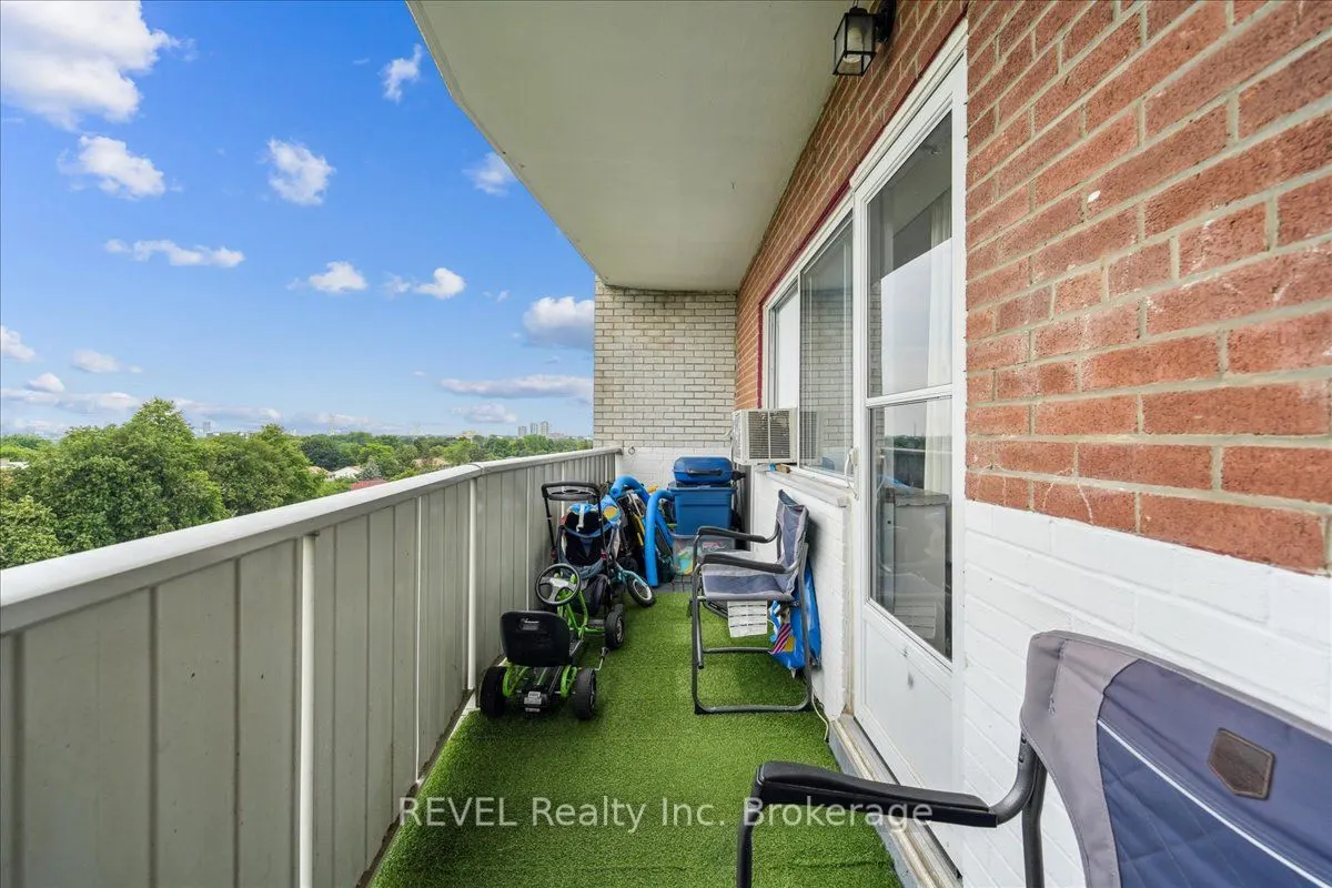 1660 Bloor Street E, #615