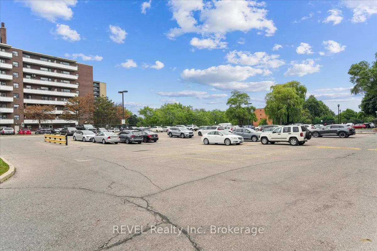 1660 Bloor Street E, #615