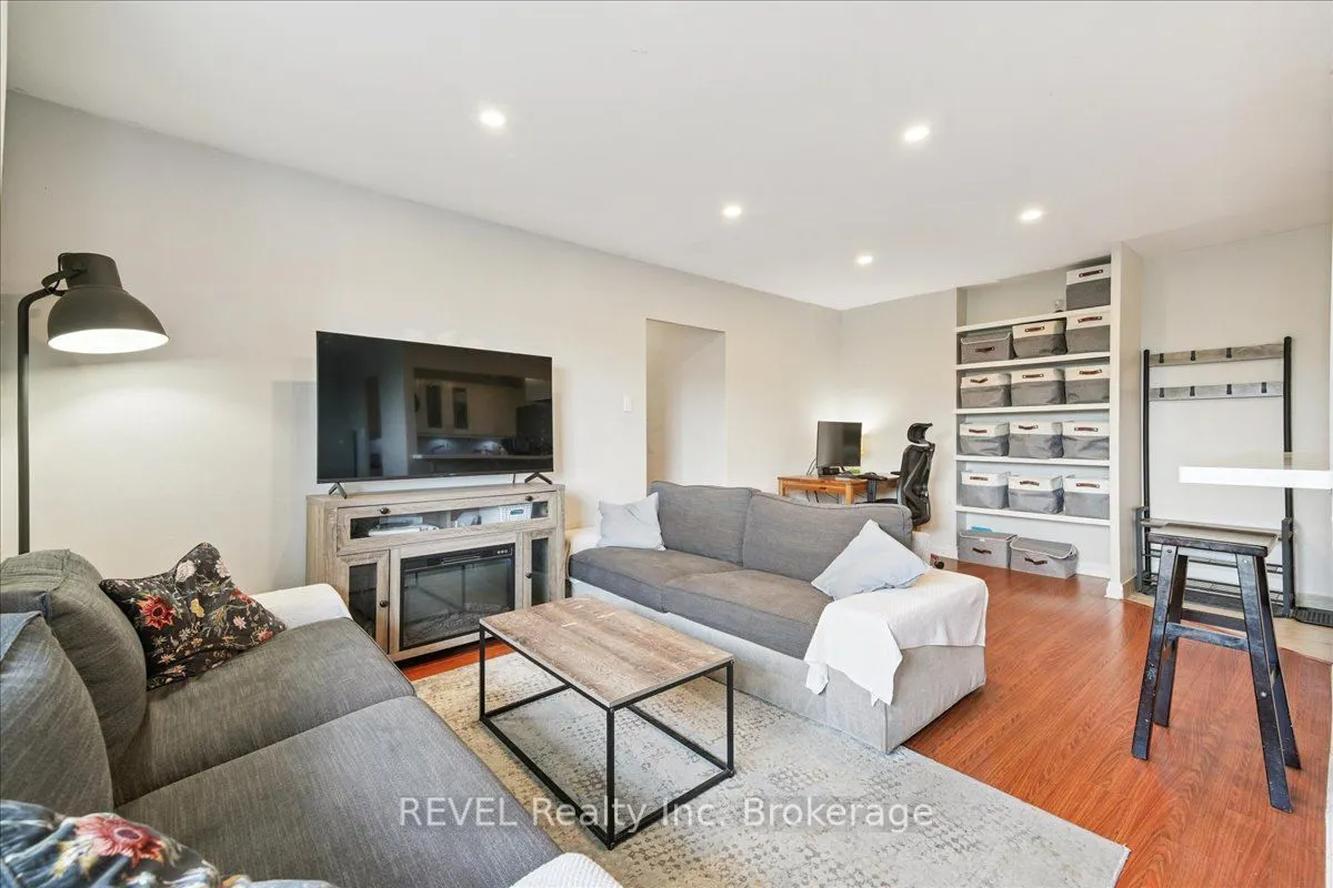 1660 Bloor Street E, #615