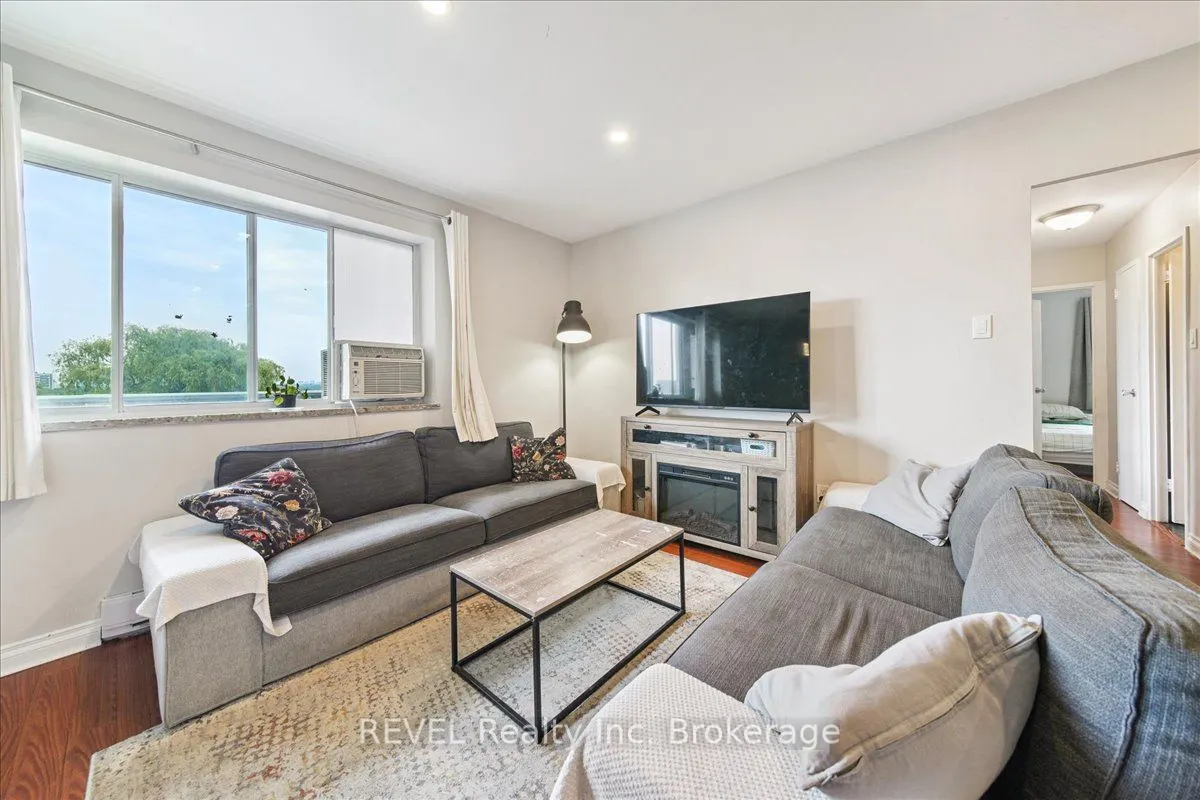 1660 Bloor Street E, #615