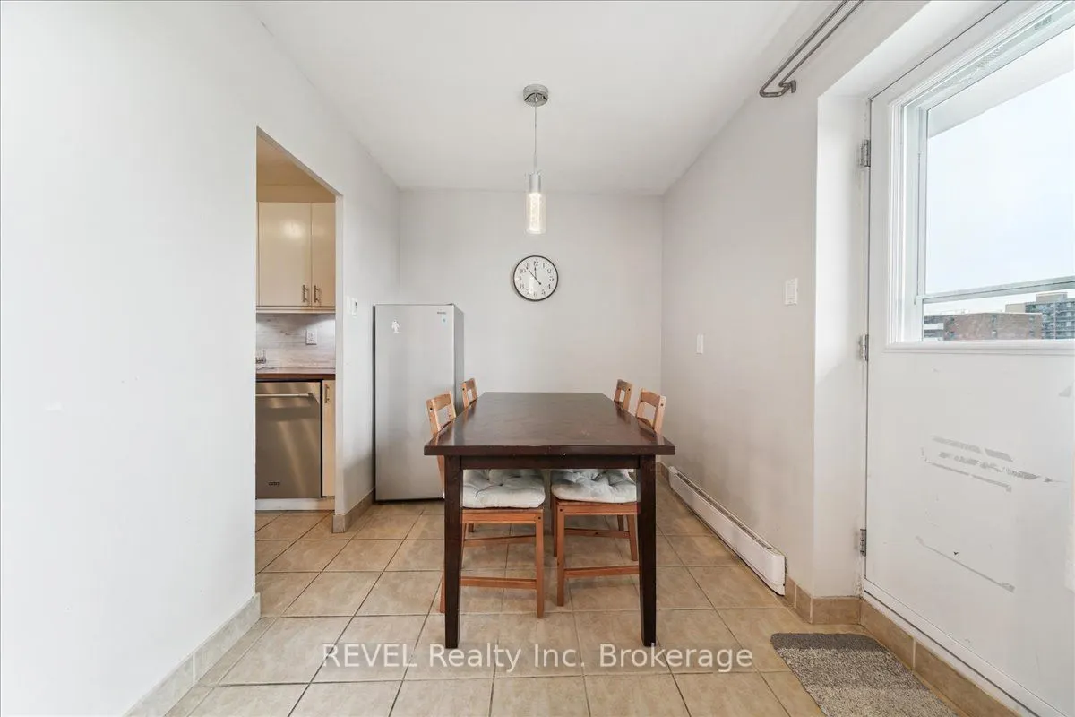 1660 Bloor Street E, #615