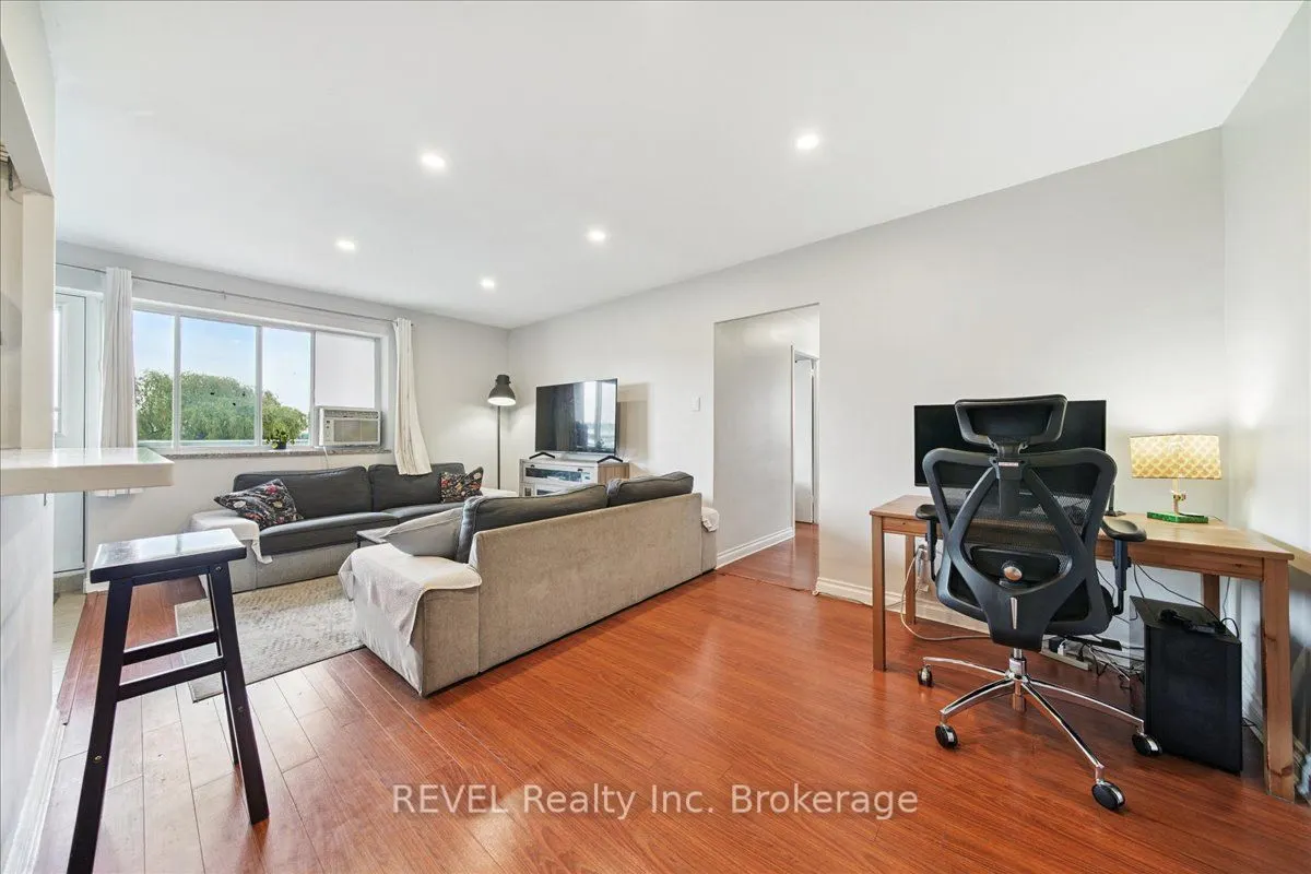 1660 Bloor Street E, #615