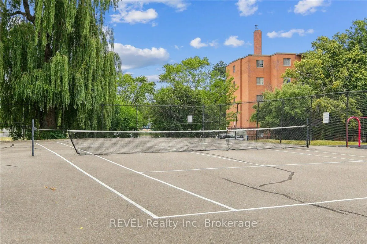 1660 Bloor Street E, #615