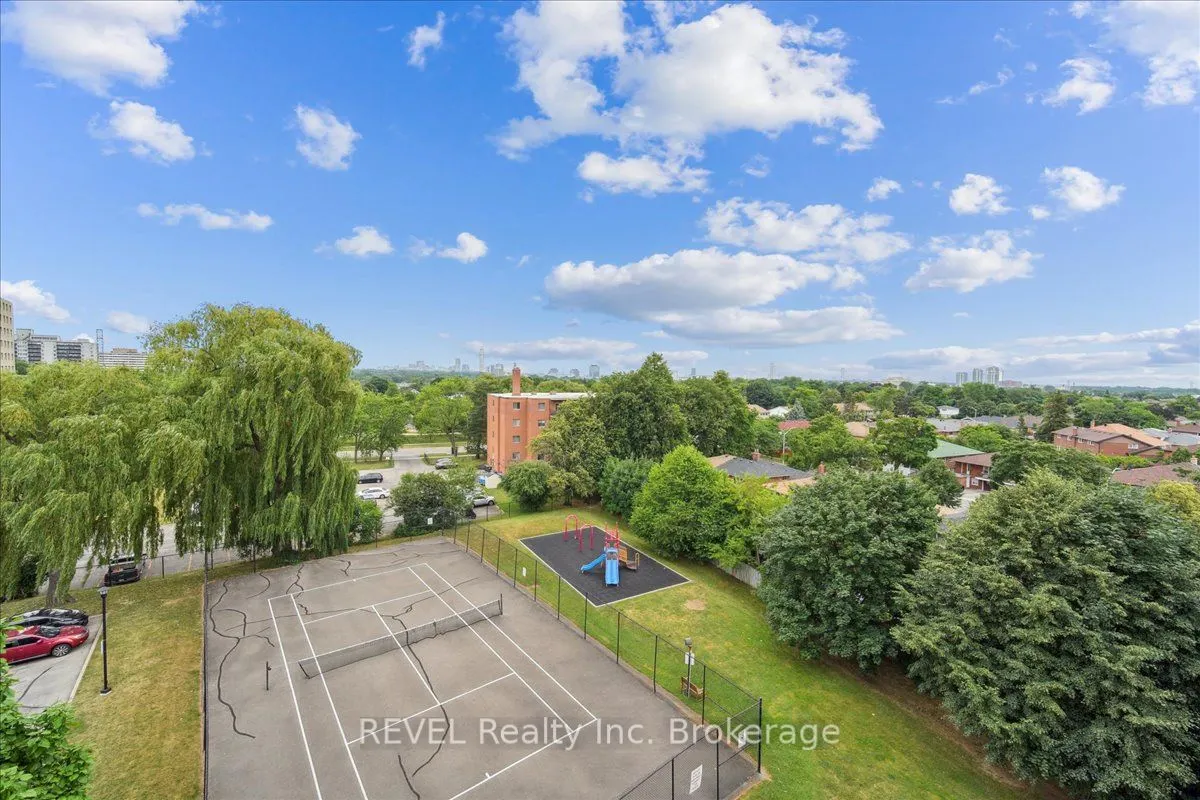 1660 Bloor Street E, #615