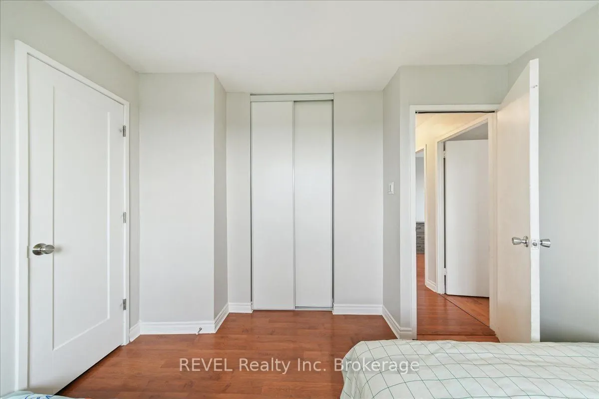 1660 Bloor Street E, #615