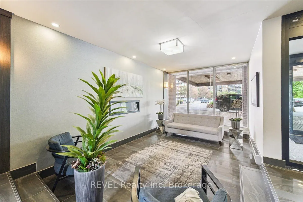 1660 Bloor Street E, #615