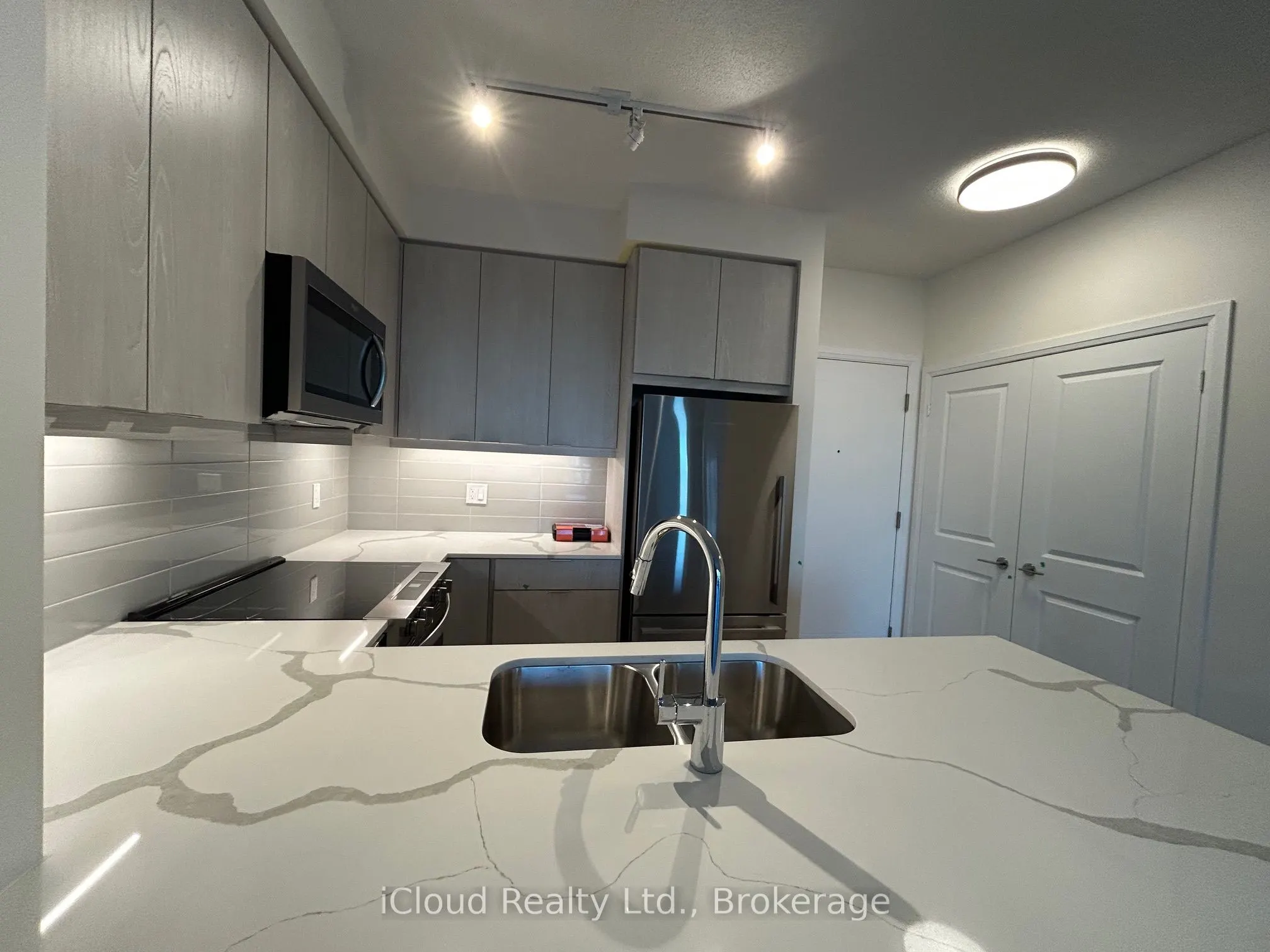 15 Watergarden Drive, #2002