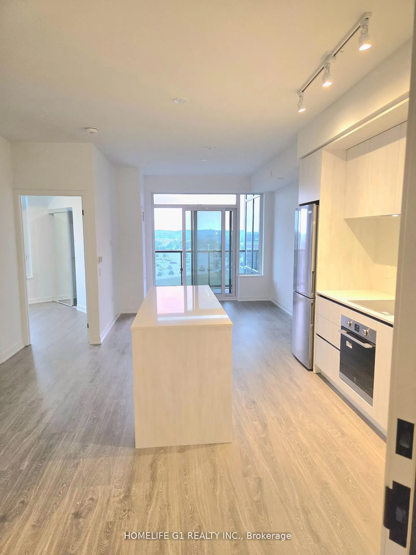 2495 Eglinton Avenue W, #906