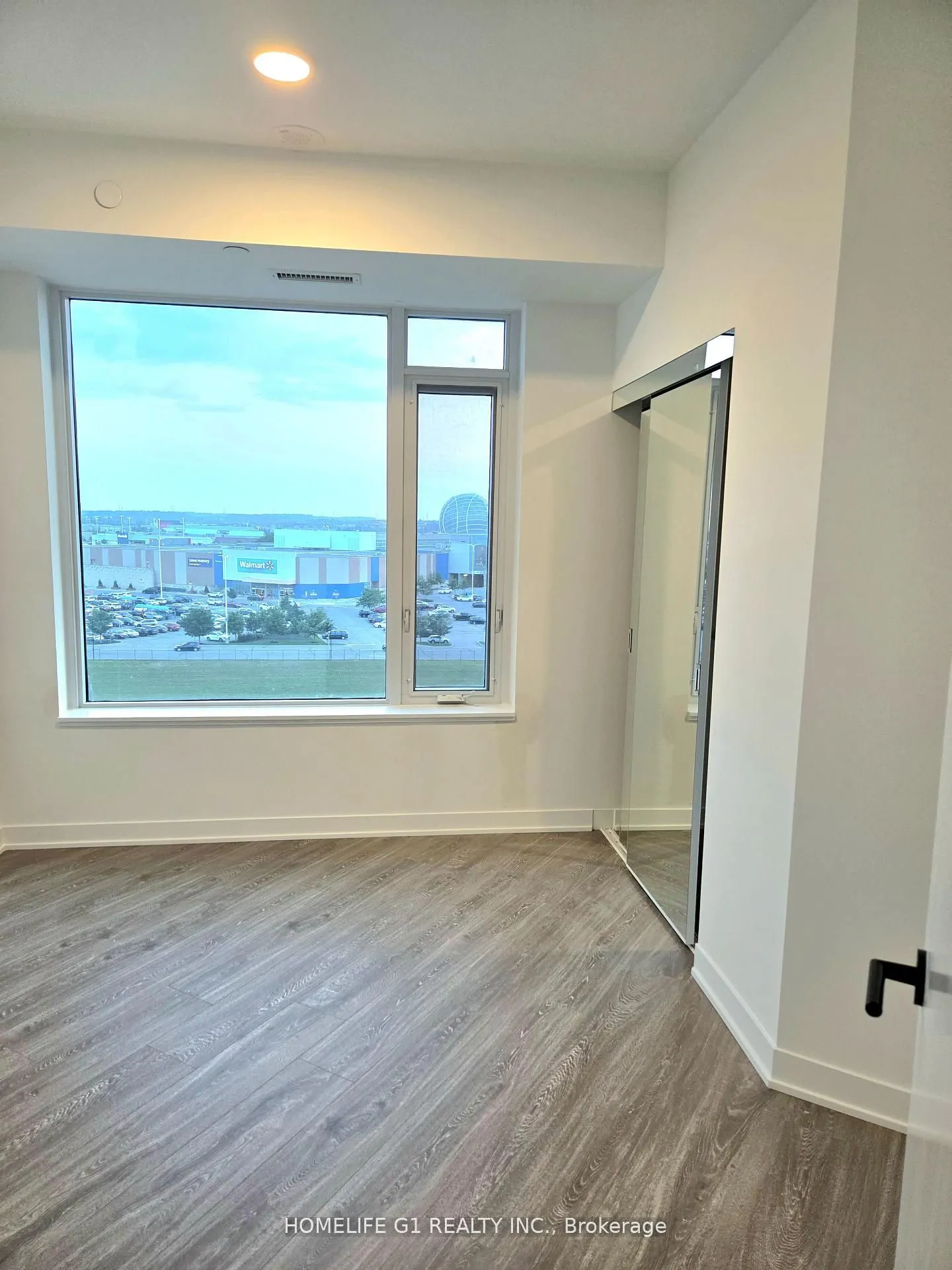 2495 Eglinton Avenue W, #906