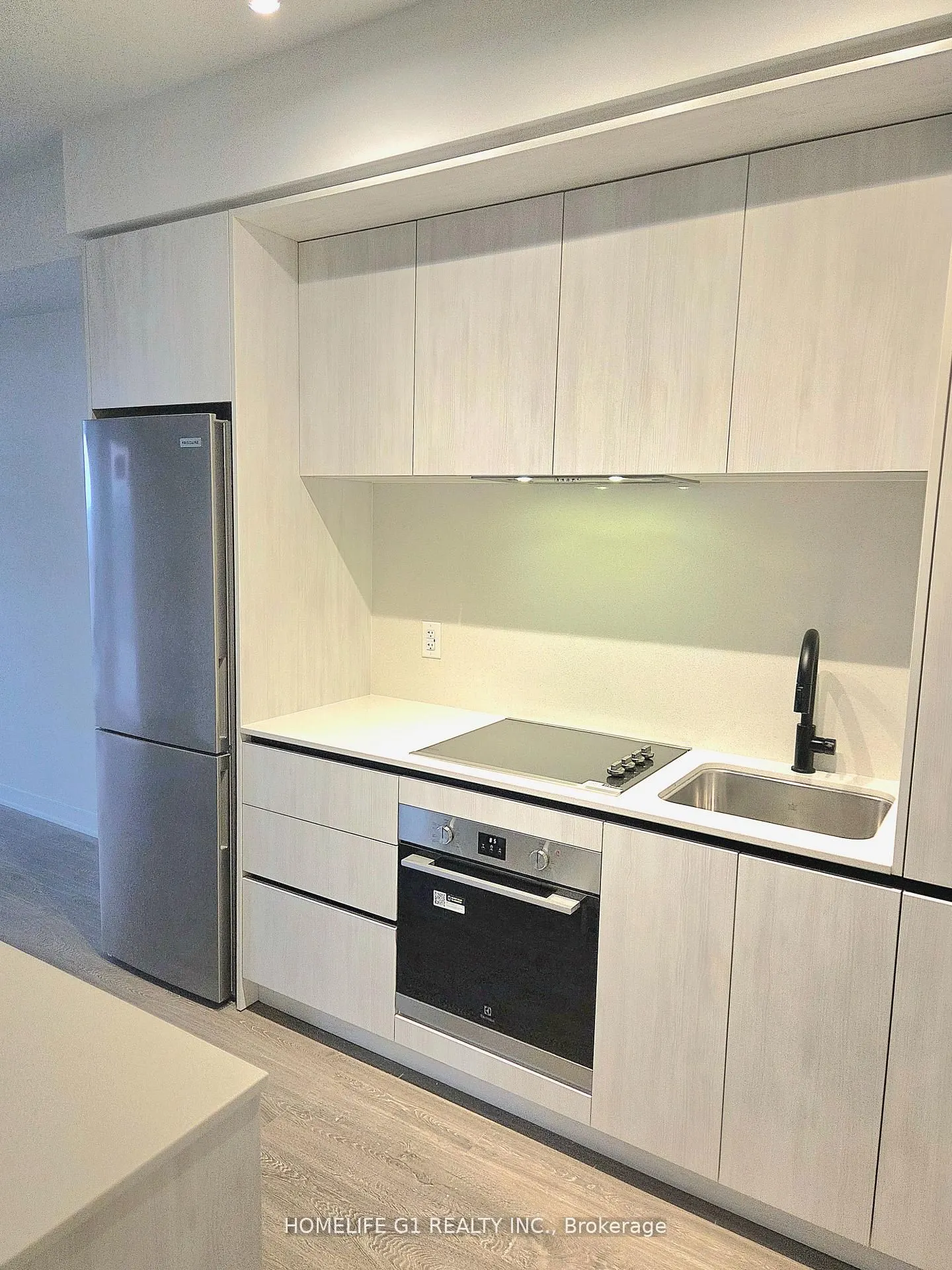 2495 Eglinton Avenue W, #906