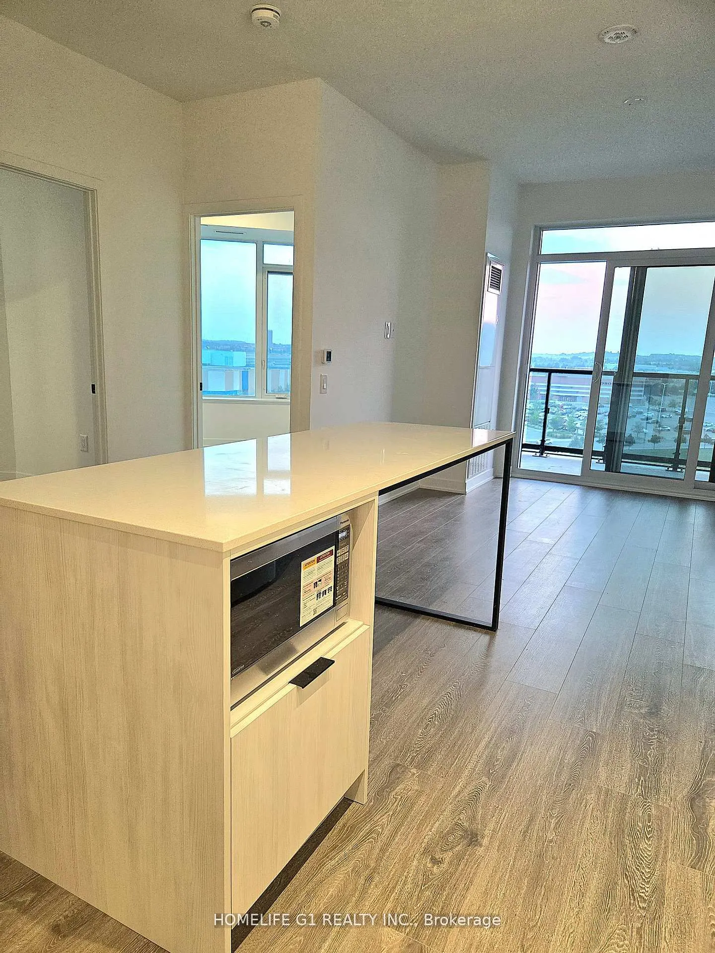 2495 Eglinton Avenue W, #906