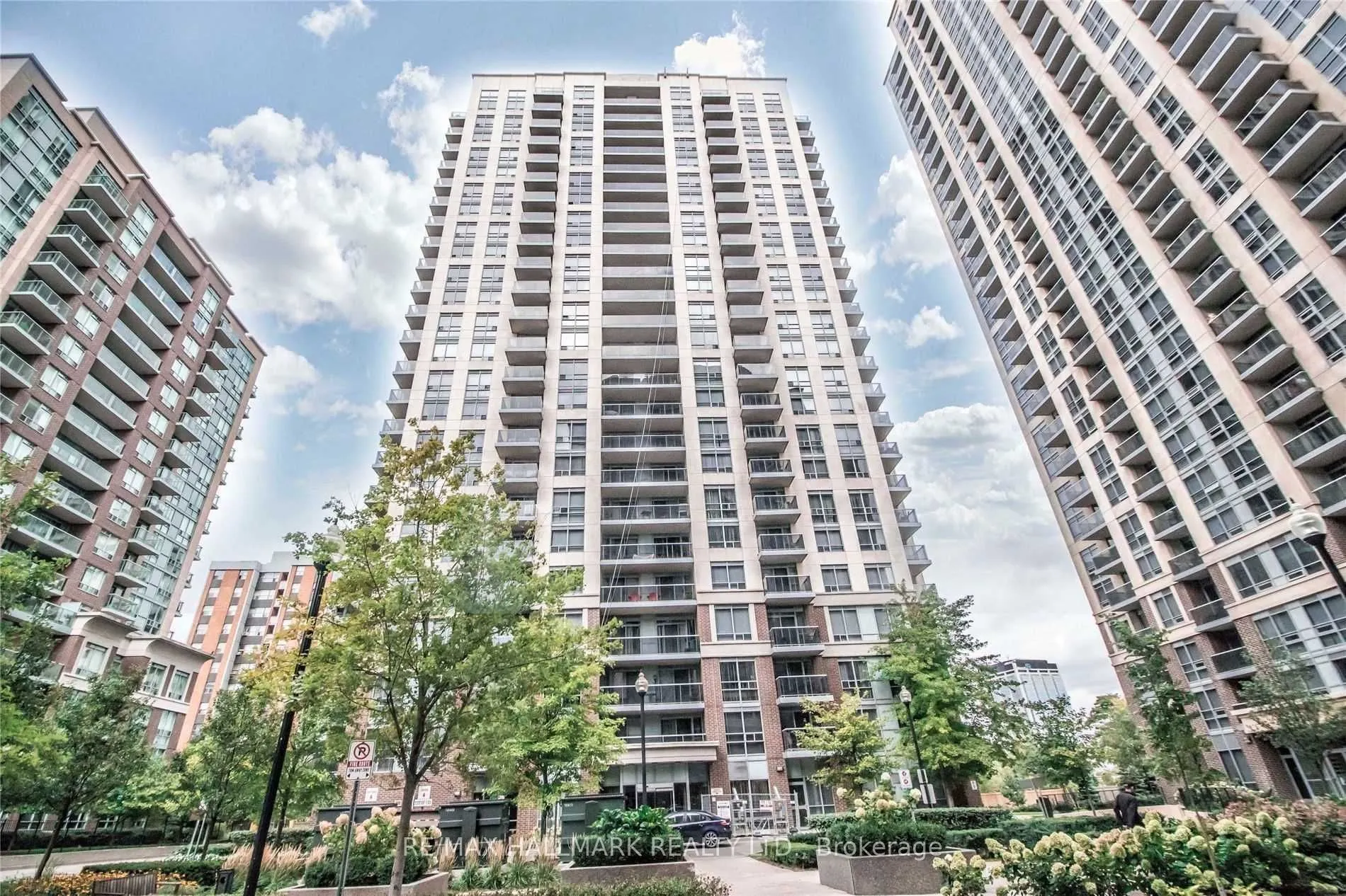 5 Michael Power Place, #Ph09