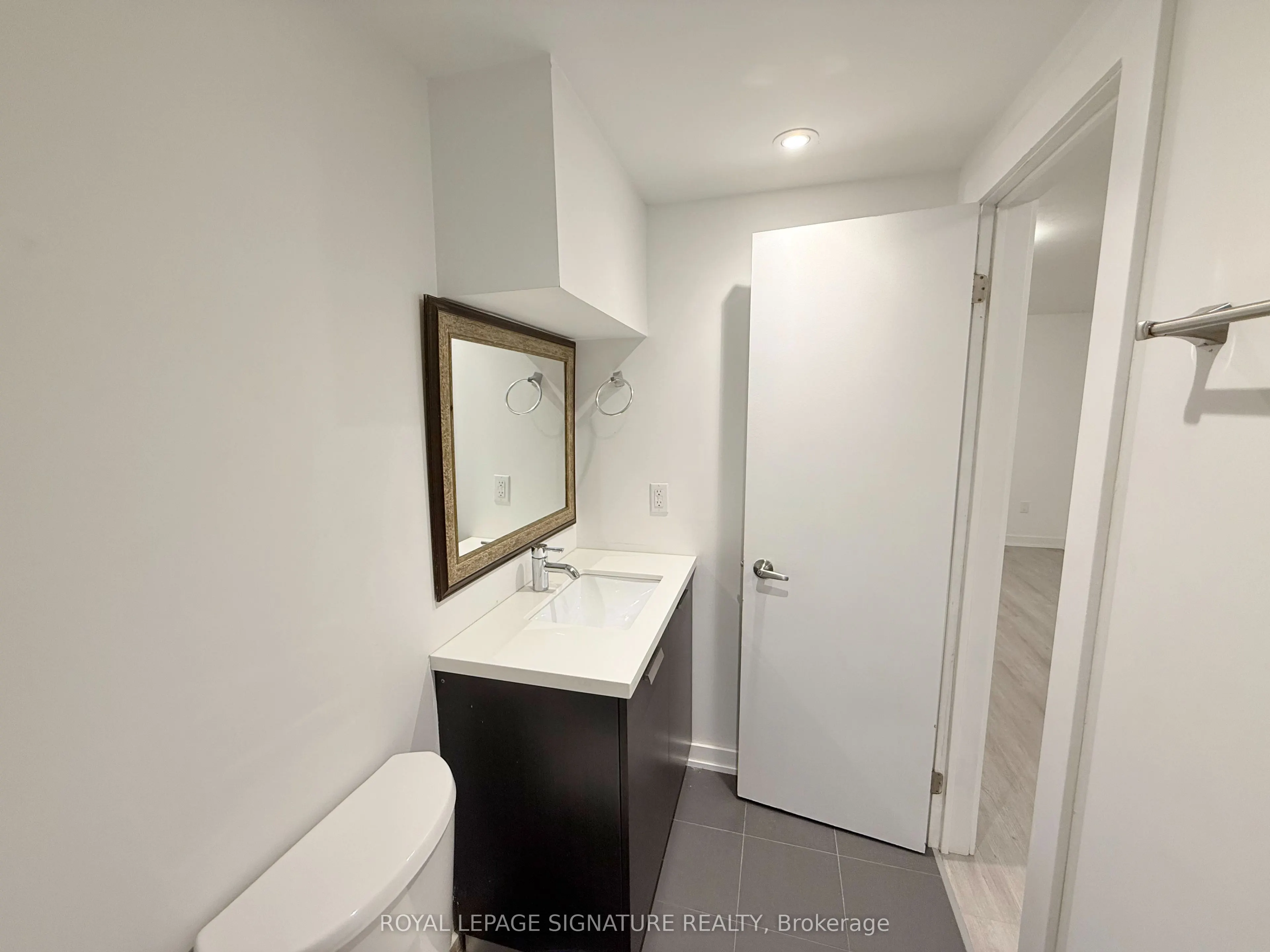 38 Burnhamthorpe Road W, #Lower