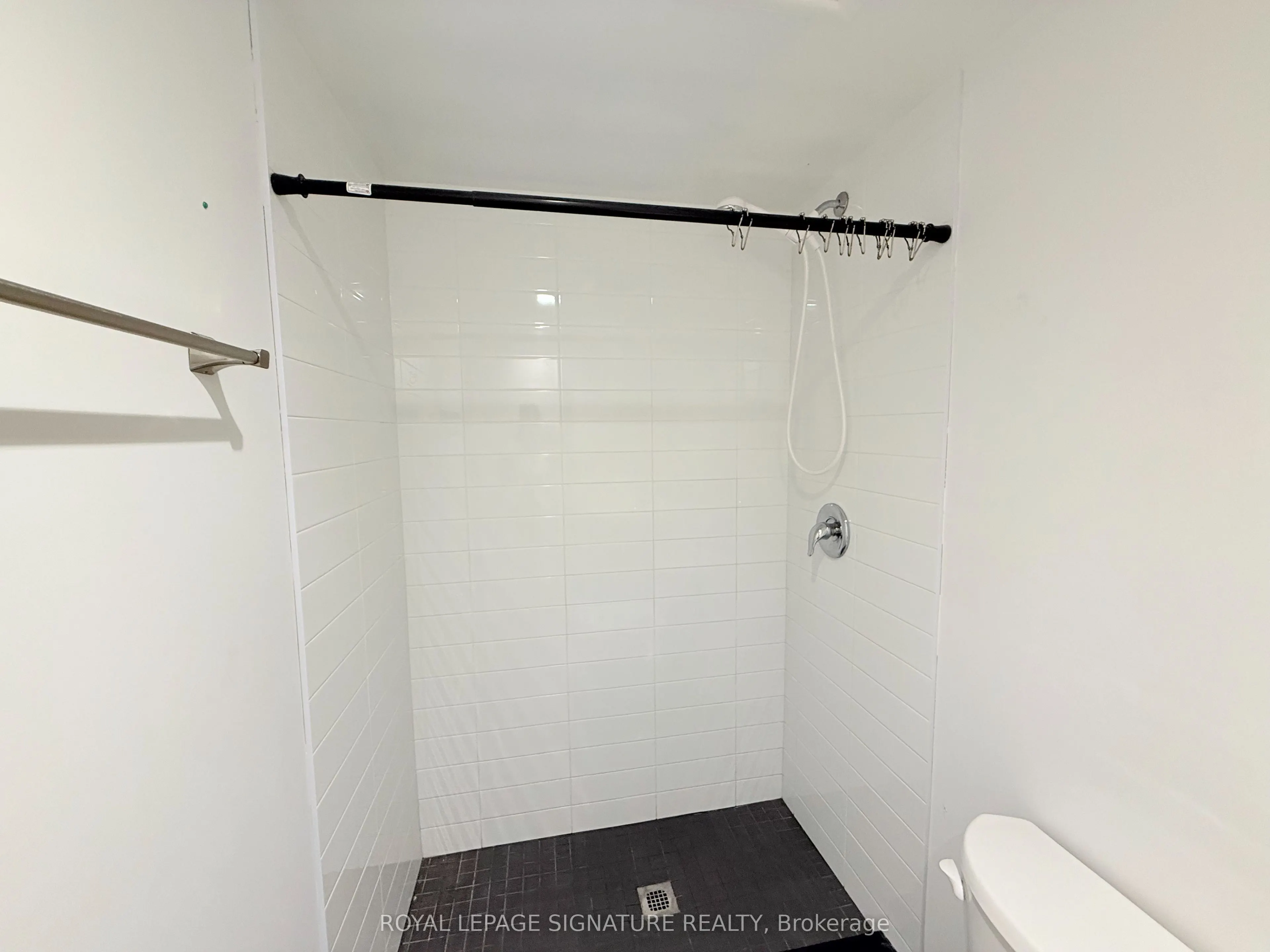 38 Burnhamthorpe Road W, #Lower