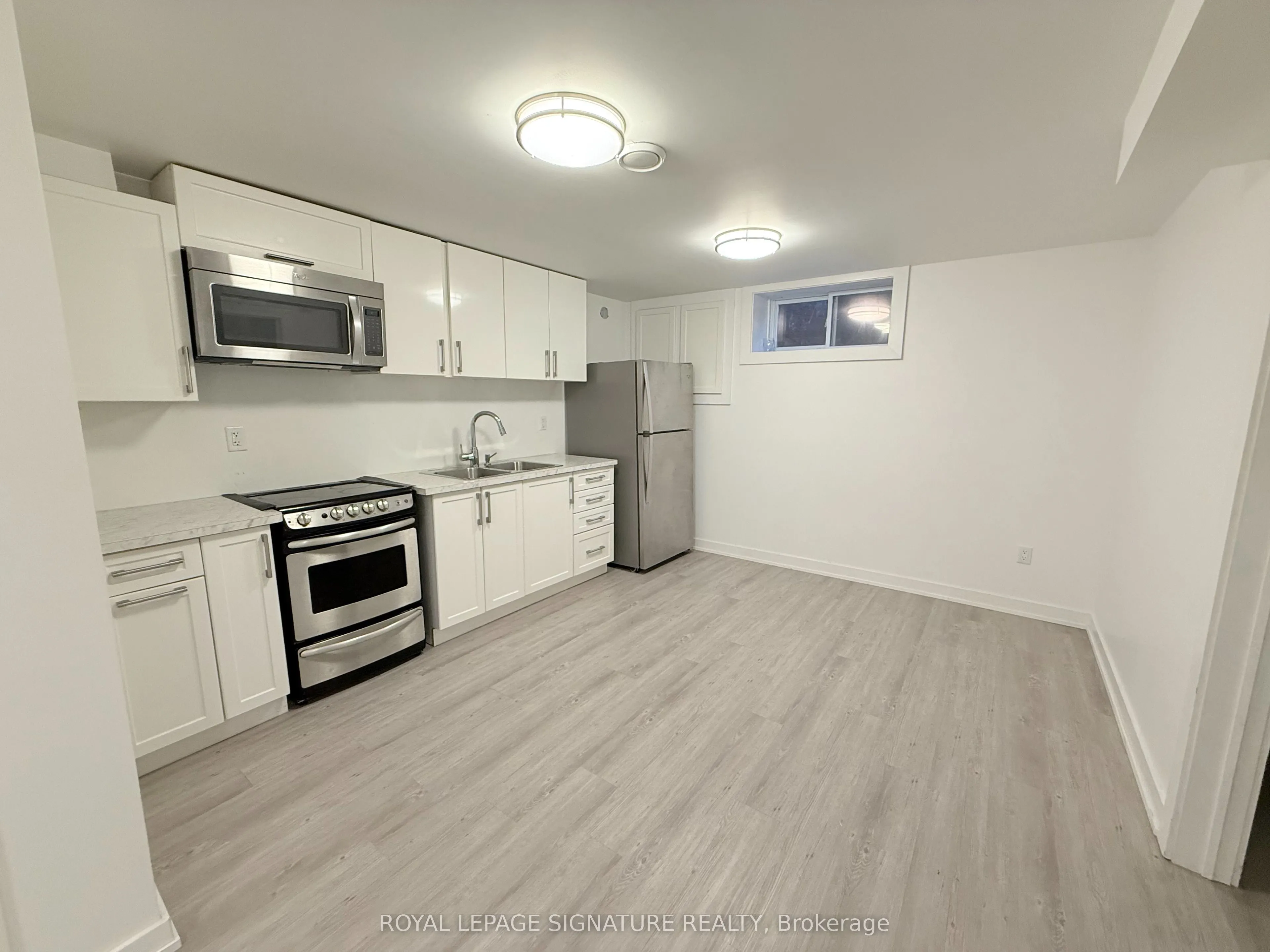 38 Burnhamthorpe Road W, #Lower