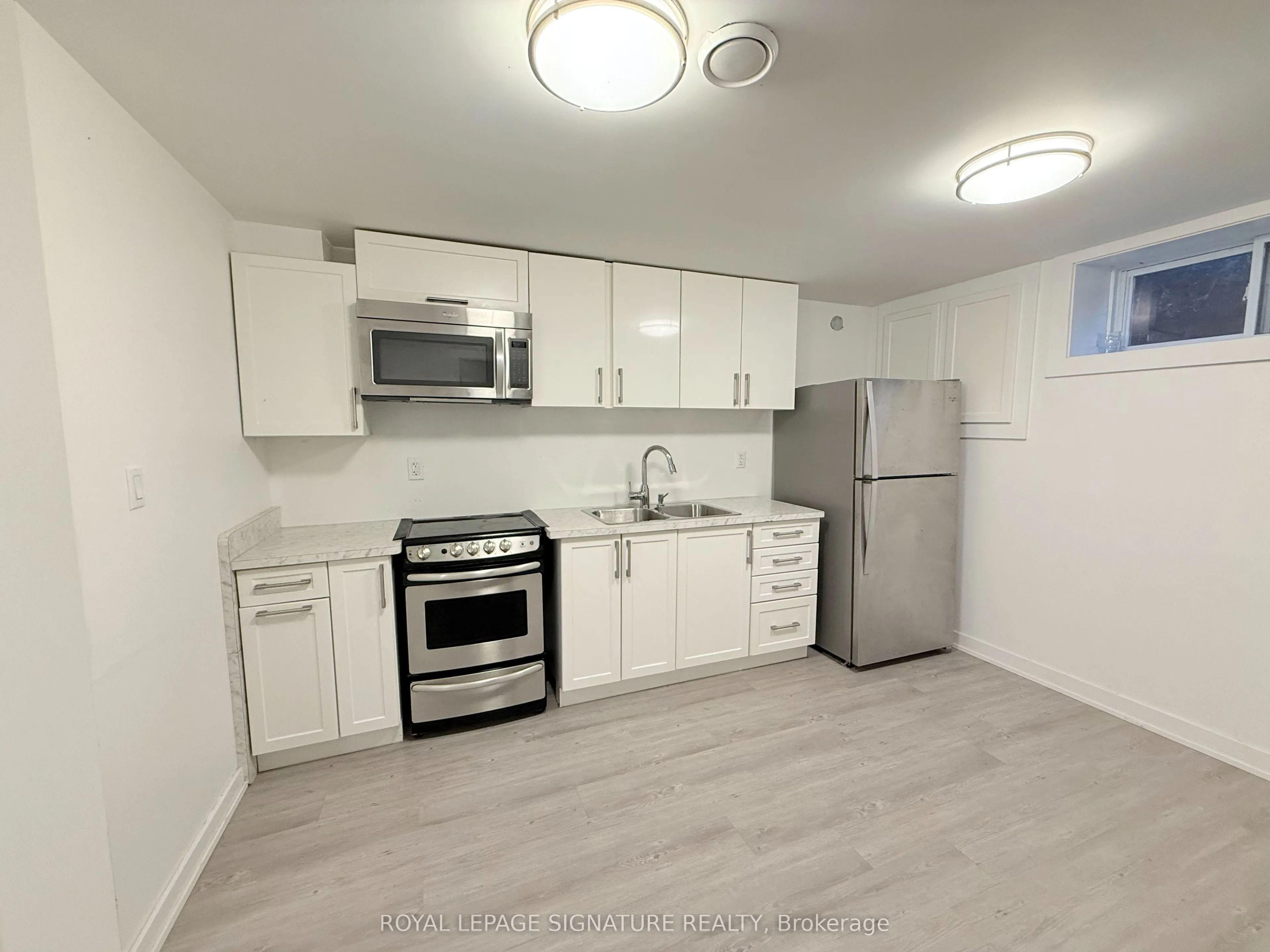 38 Burnhamthorpe Road W, #Lower