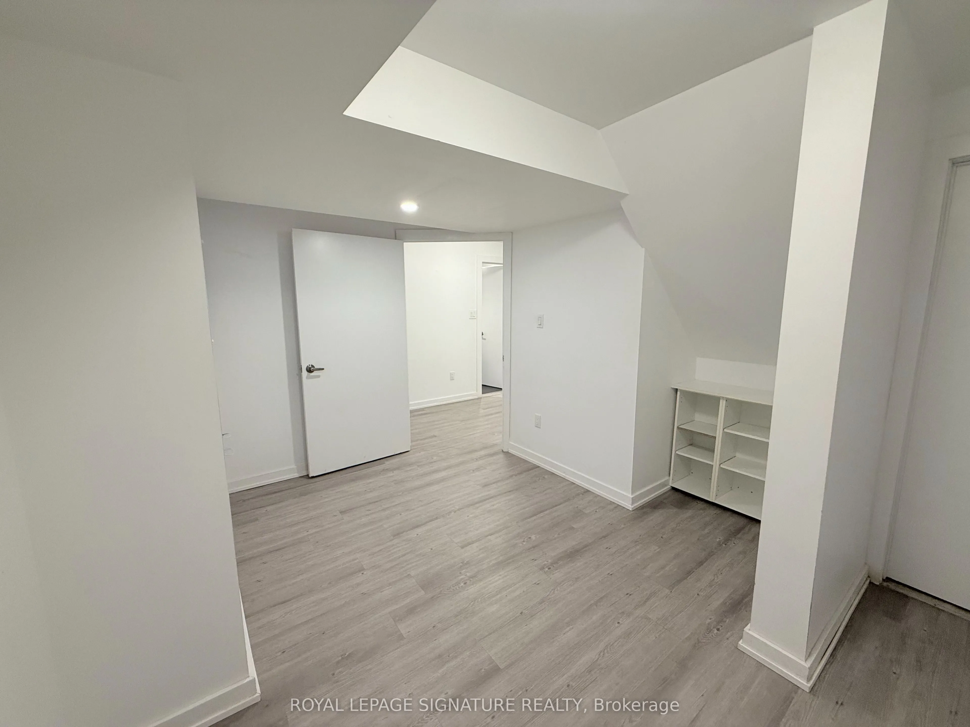 38 Burnhamthorpe Road W, #Lower