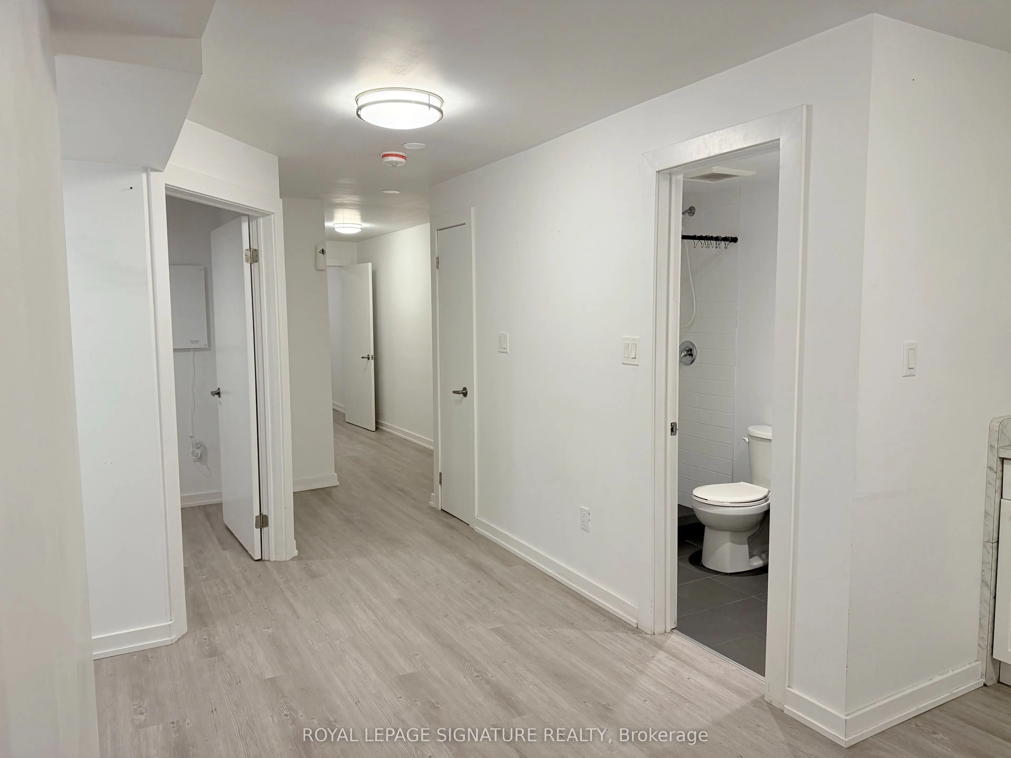 38 Burnhamthorpe Road W, #Lower