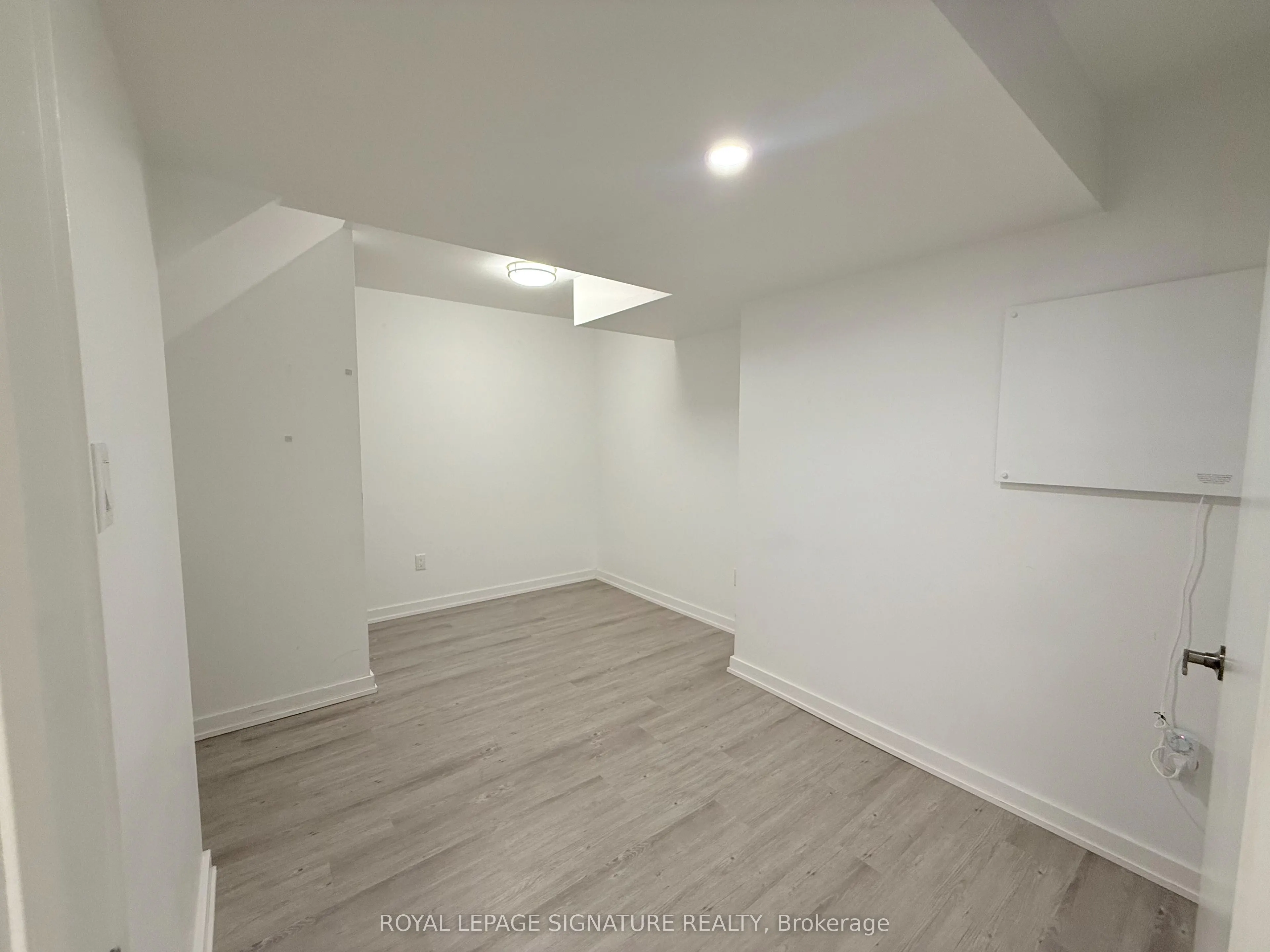 38 Burnhamthorpe Road W, #Lower