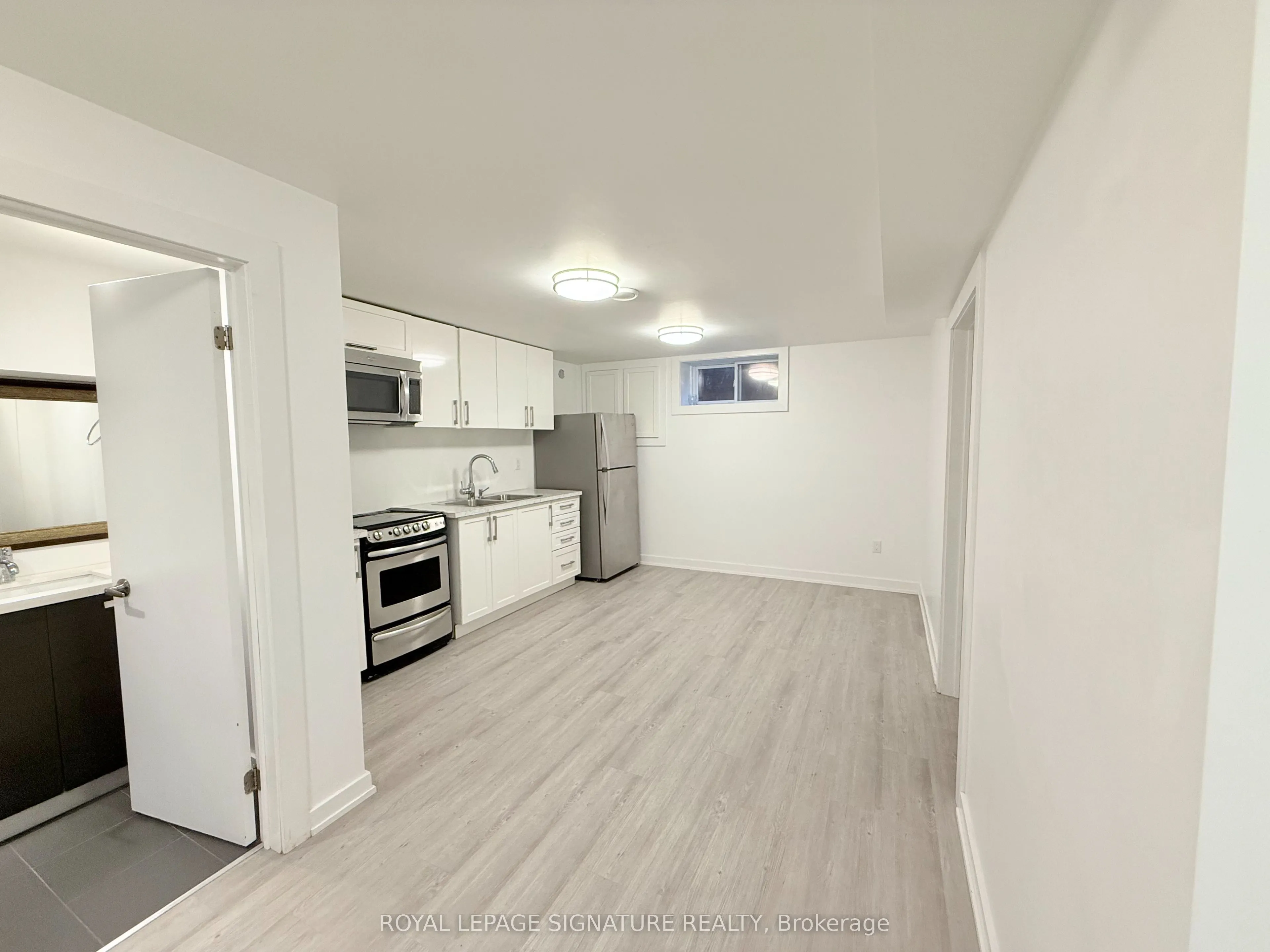 38 Burnhamthorpe Road W, #Lower