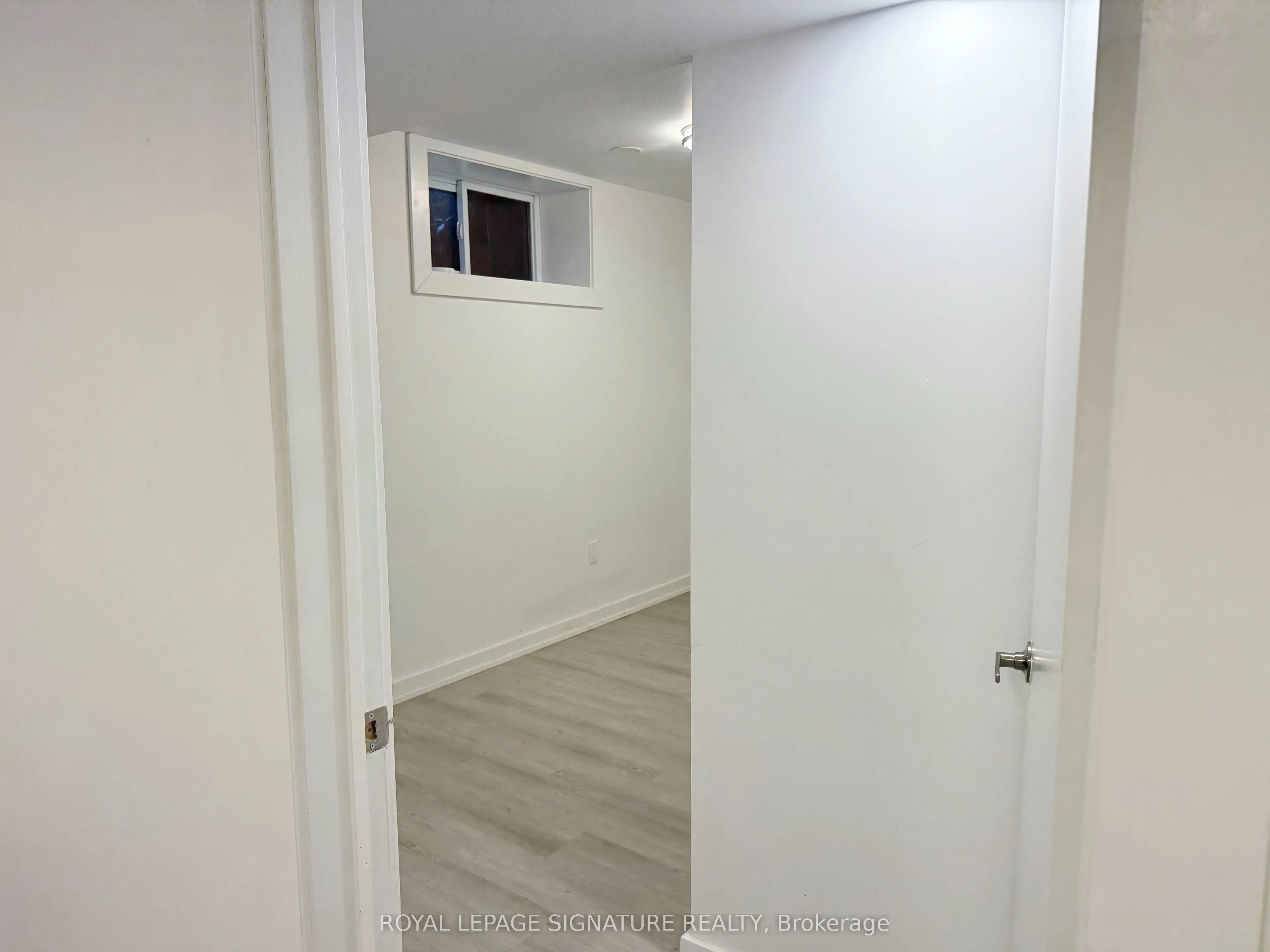 38 Burnhamthorpe Road W, #Lower