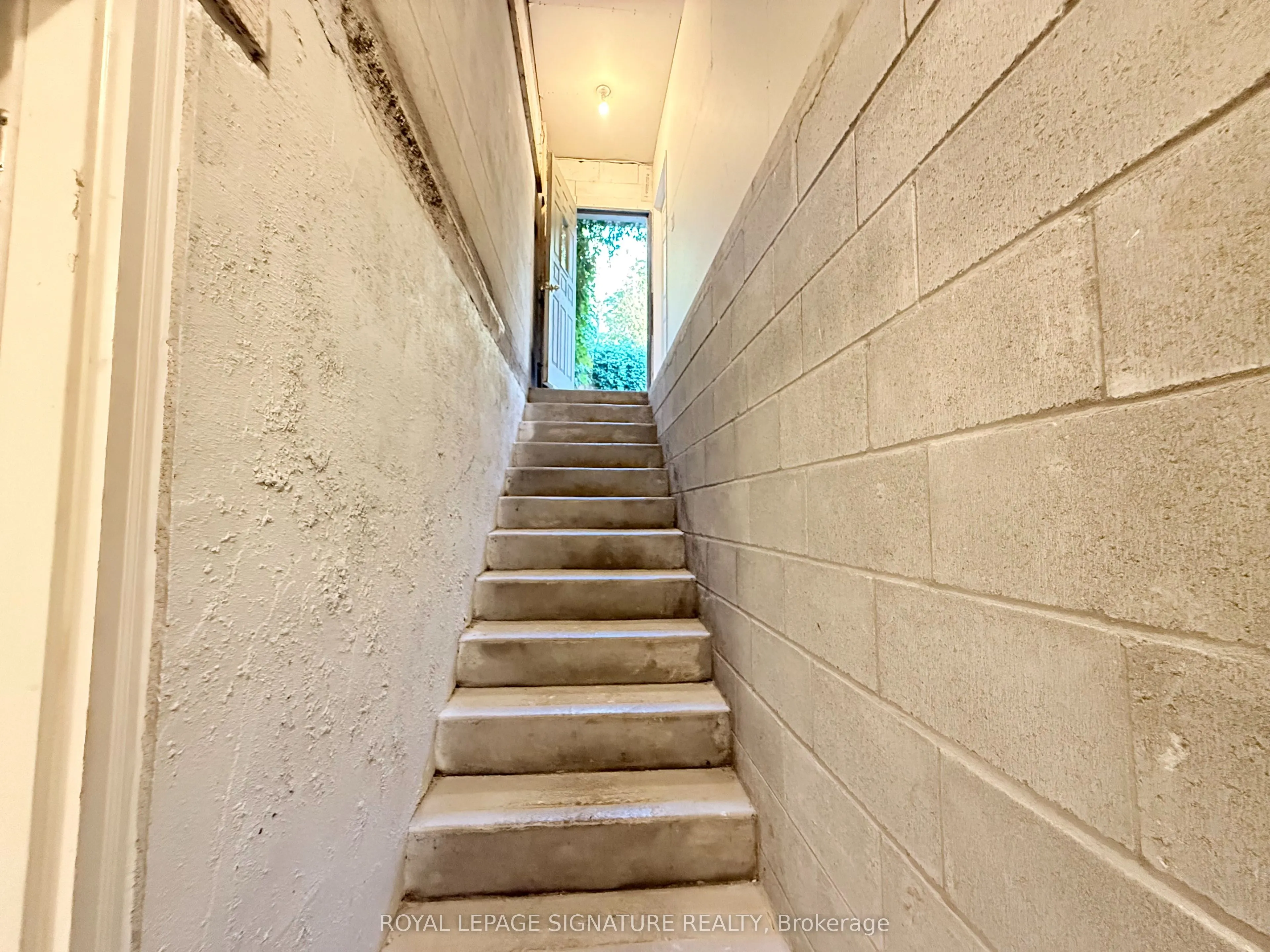 38 Burnhamthorpe Road W, #Lower