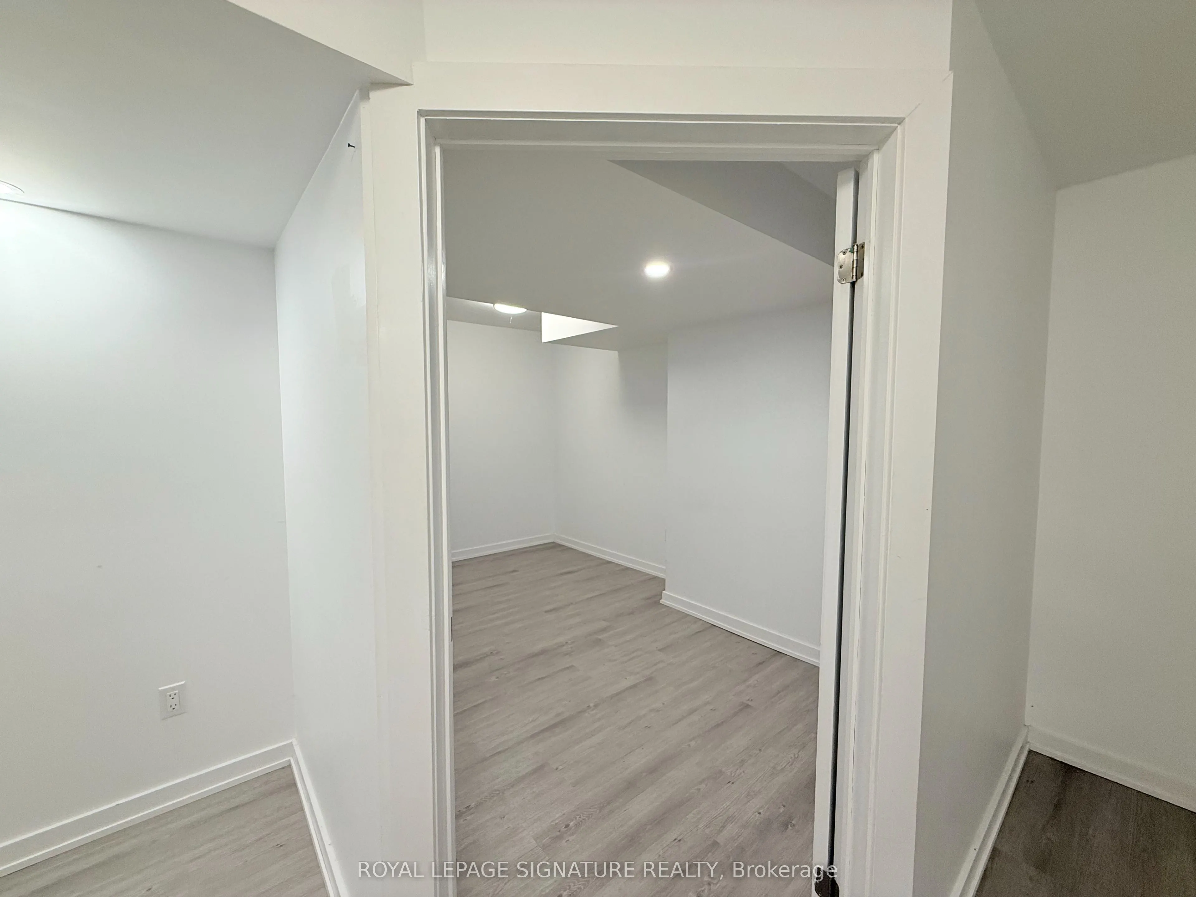 38 Burnhamthorpe Road W, #Lower