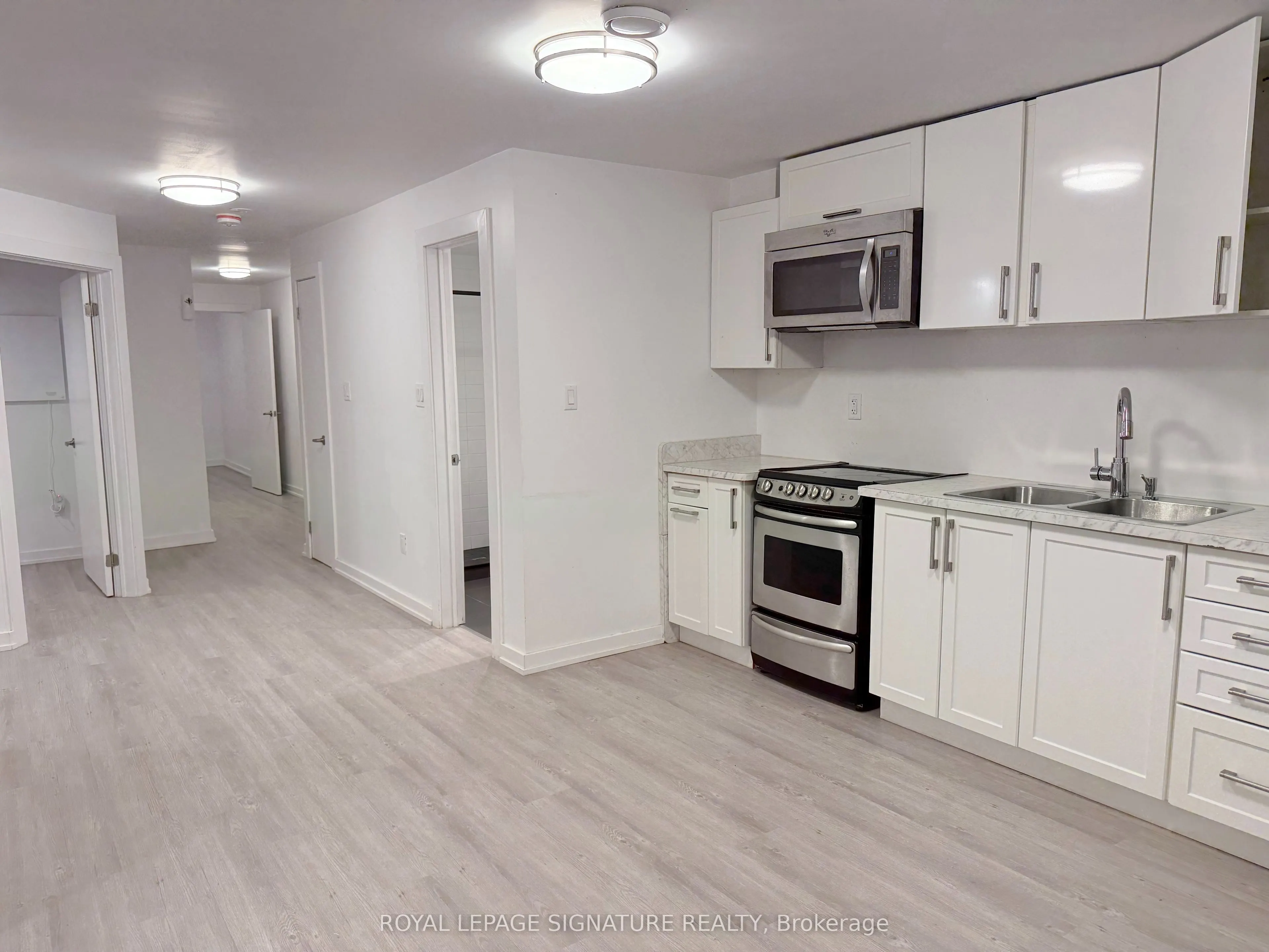 38 Burnhamthorpe Road W, #Lower