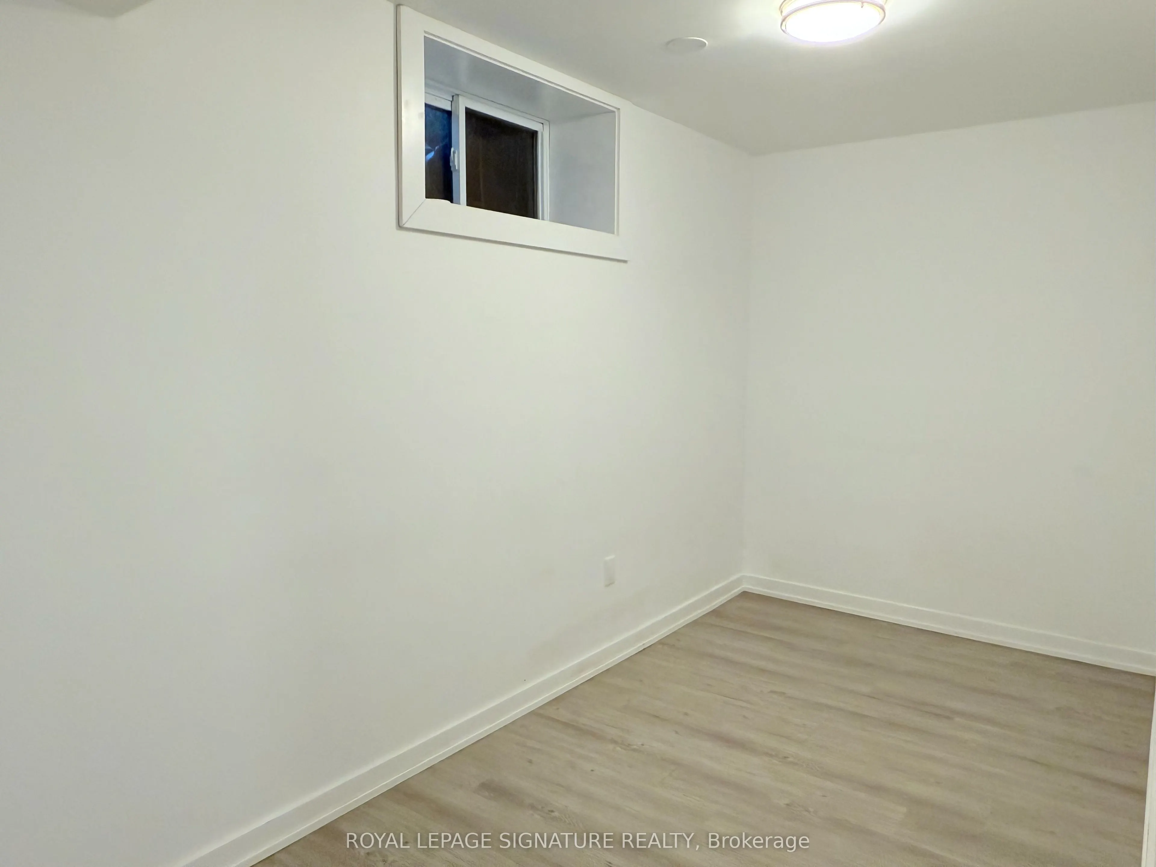 38 Burnhamthorpe Road W, #Lower