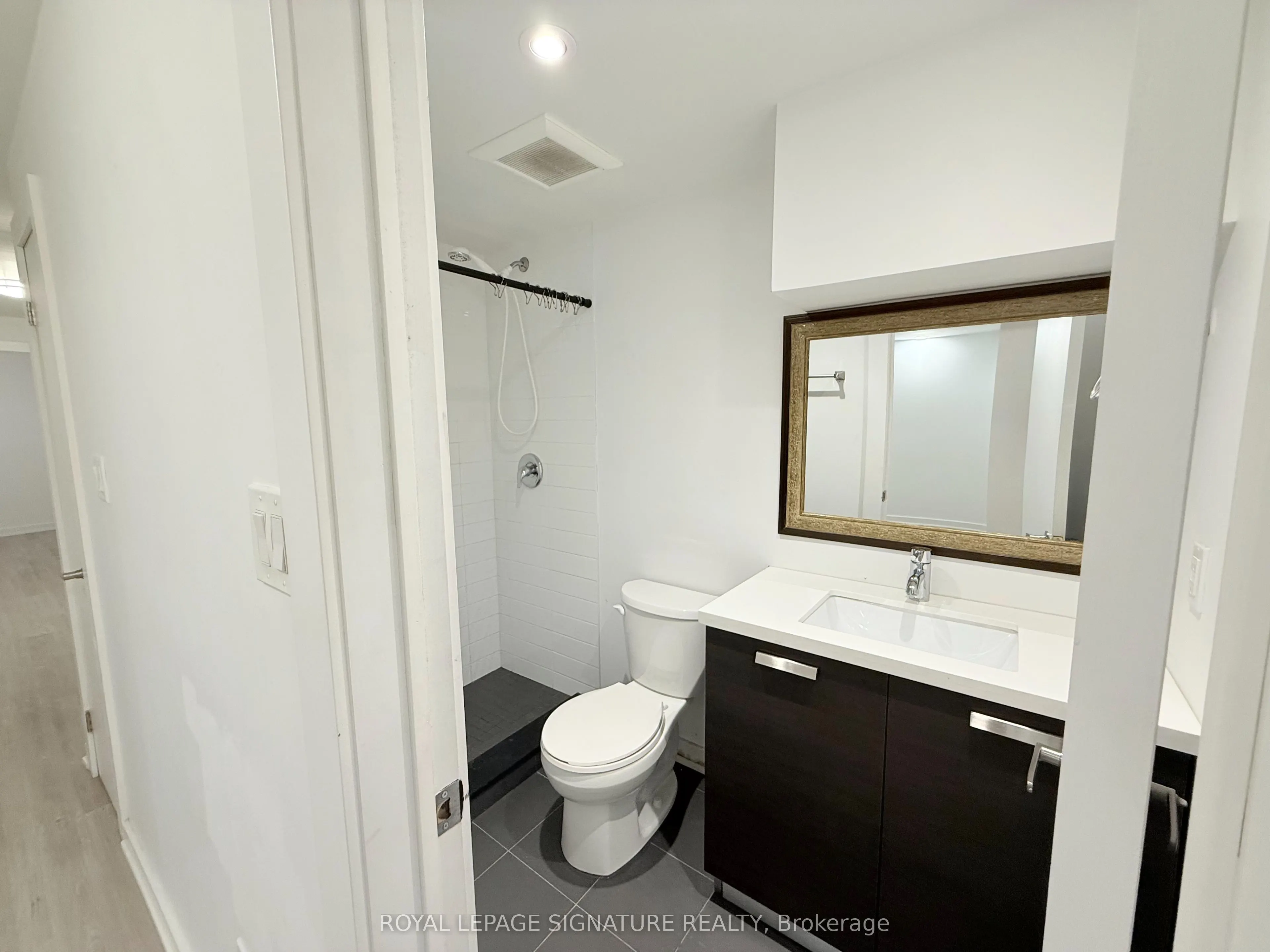 38 Burnhamthorpe Road W, #Lower