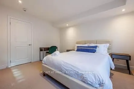 290 Royalton Common, #70