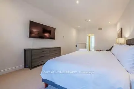 290 Royalton Common, #70