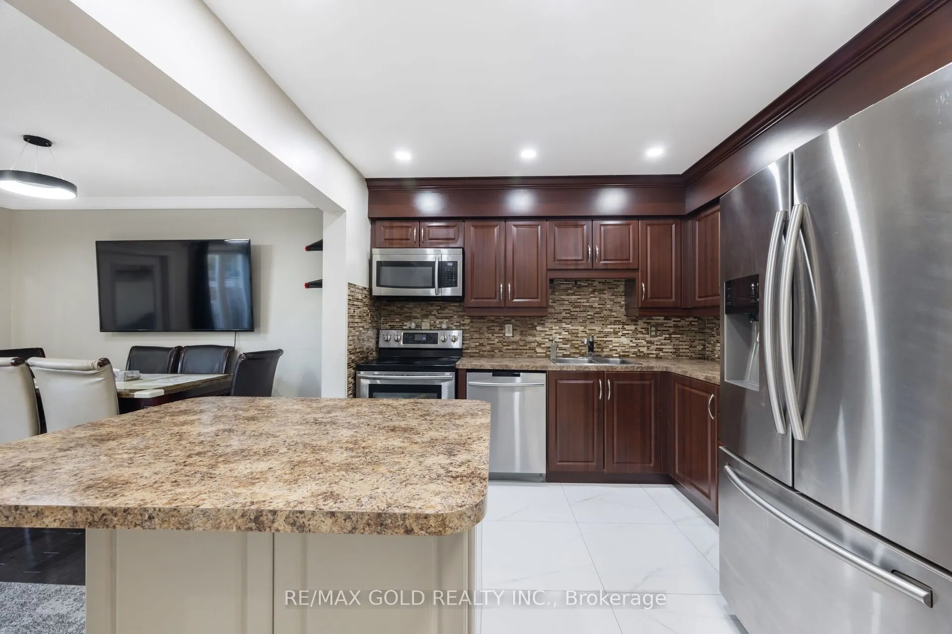 63 Mount Fuji Crescent