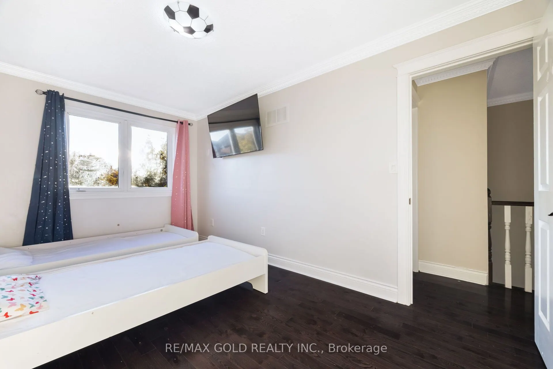 63 Mount Fuji Crescent