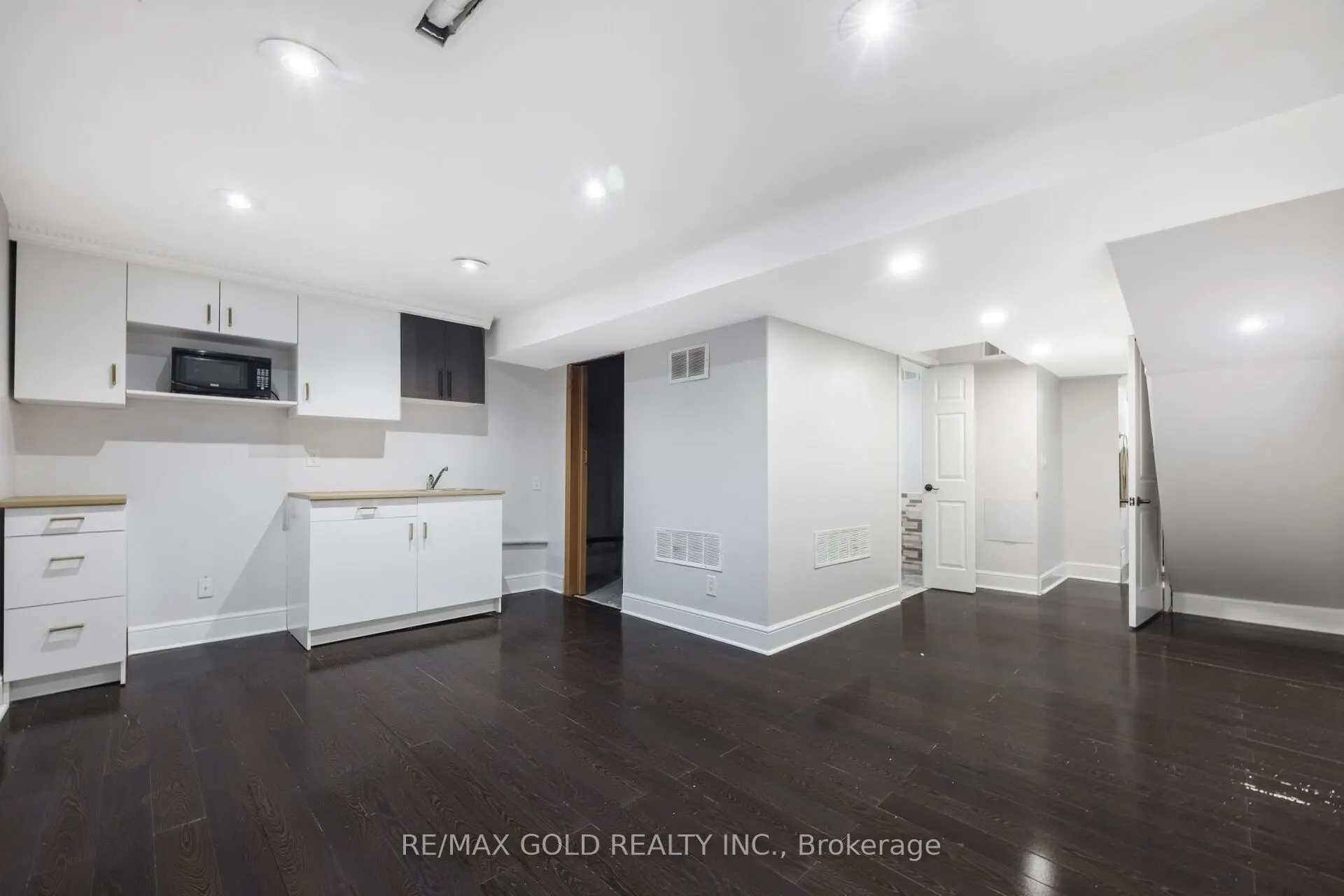 63 Mount Fuji Crescent