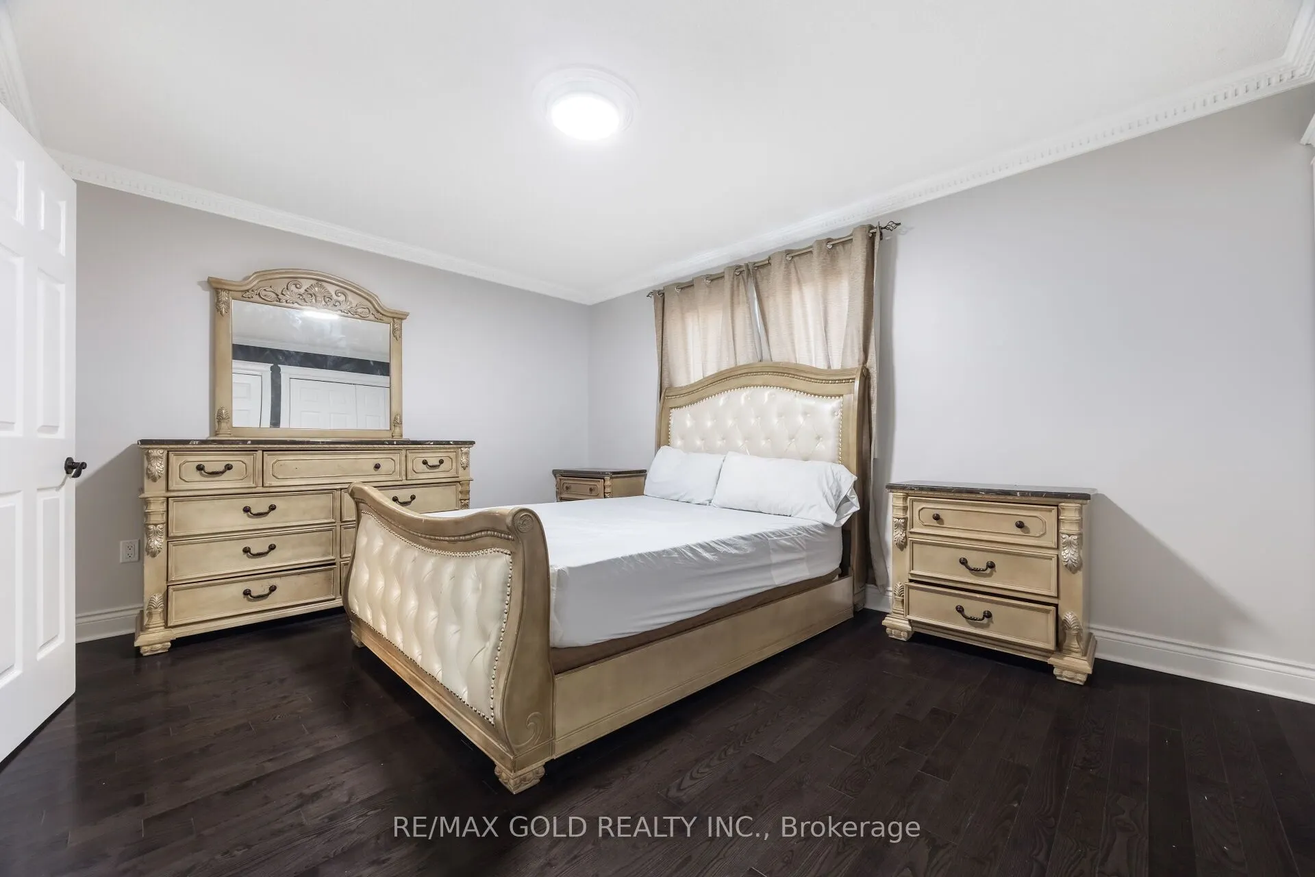 63 Mount Fuji Crescent