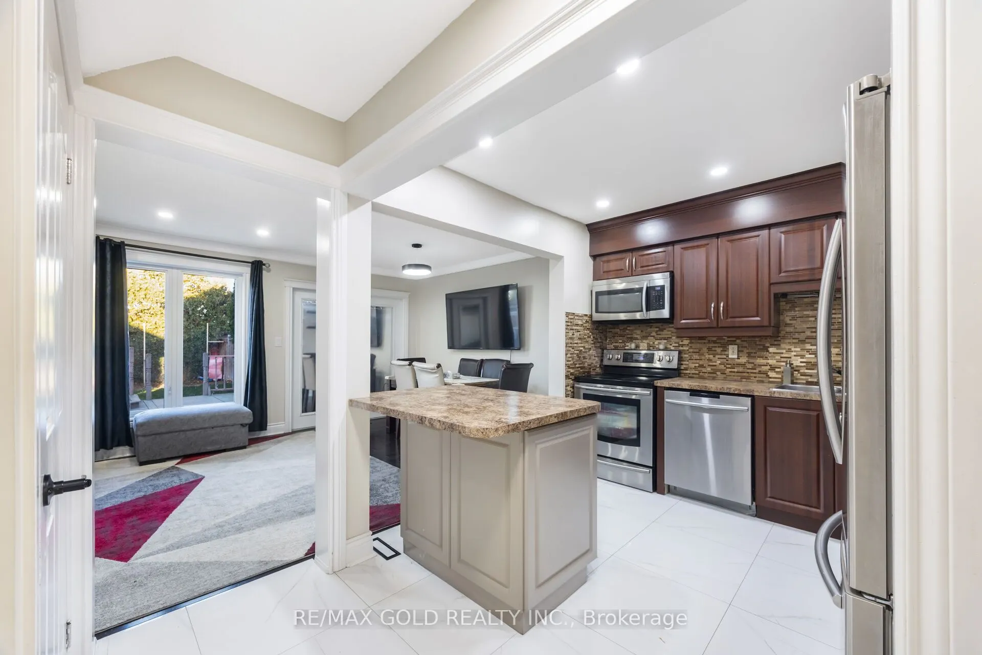 63 Mount Fuji Crescent