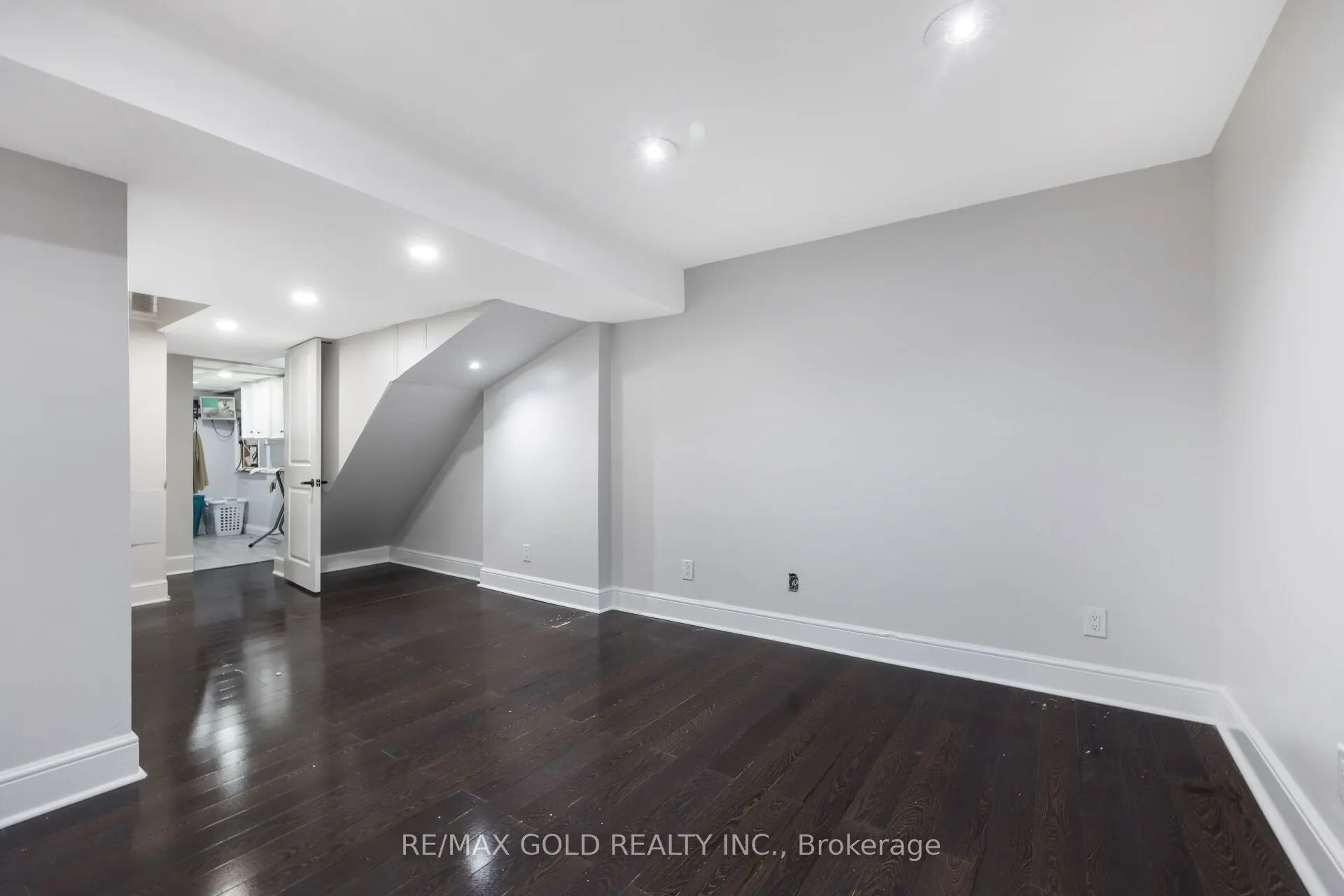 63 Mount Fuji Crescent